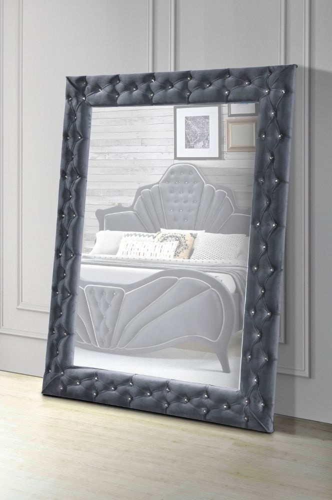 Dante Velvet/Wood Panel Bedroom Set