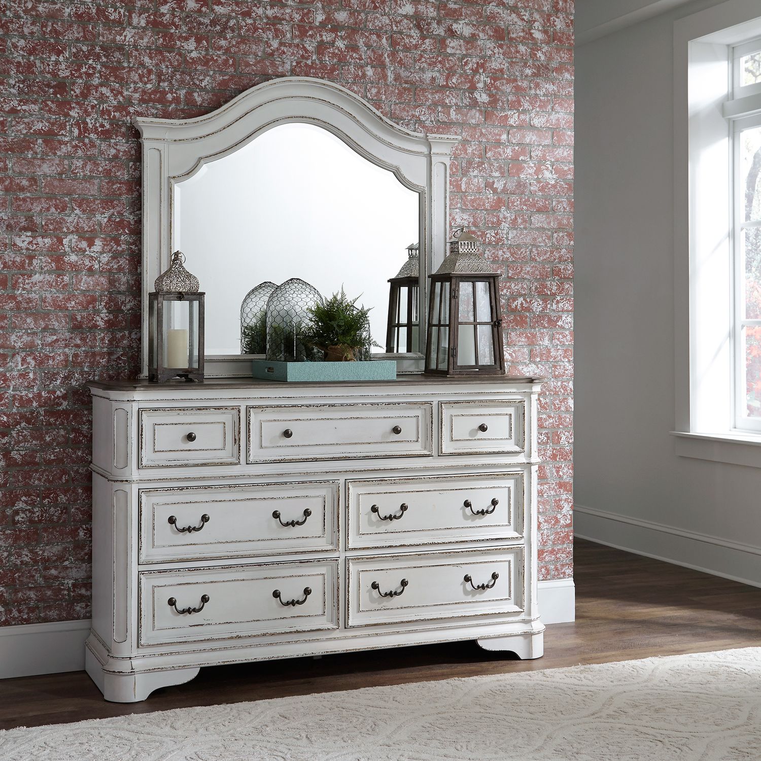 Magnolia Manor Antique White 7-Drawer Dresser | Liberty