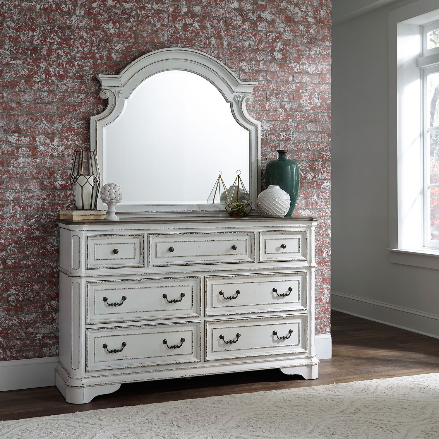 Magnolia Manor Antique White 7-Drawer Dresser | Liberty
