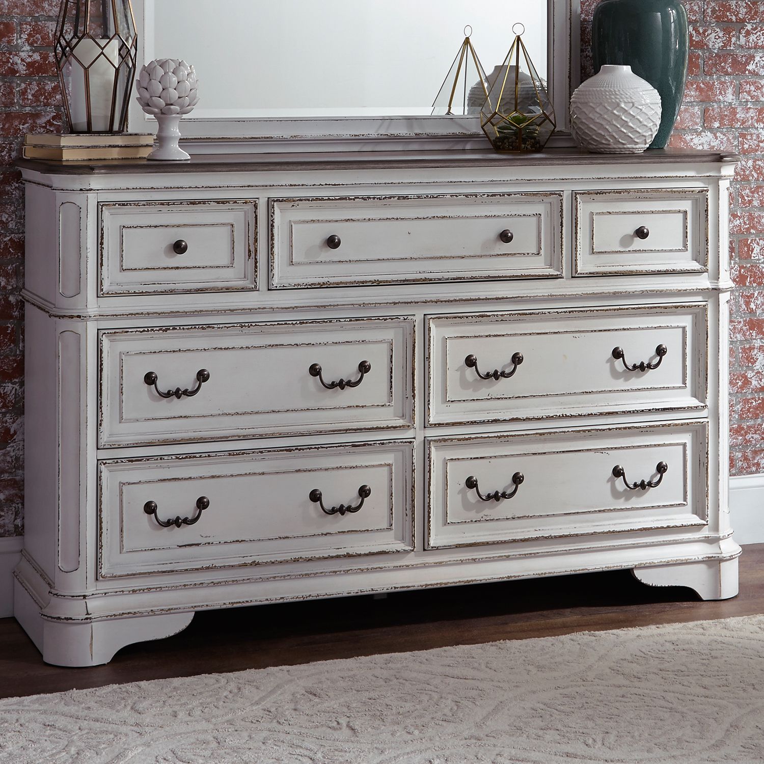 Magnolia Manor Antique White 7-Drawer Dresser | Liberty