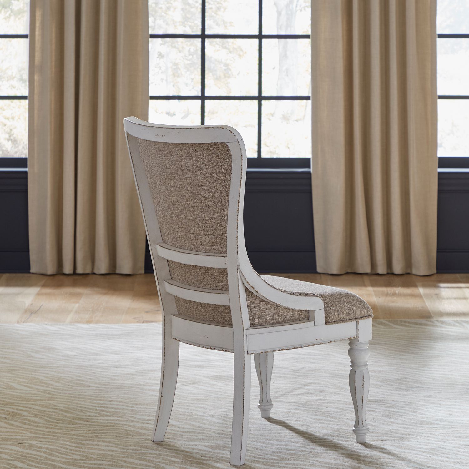 Magnolia Manor 90" Extendable Dining Set