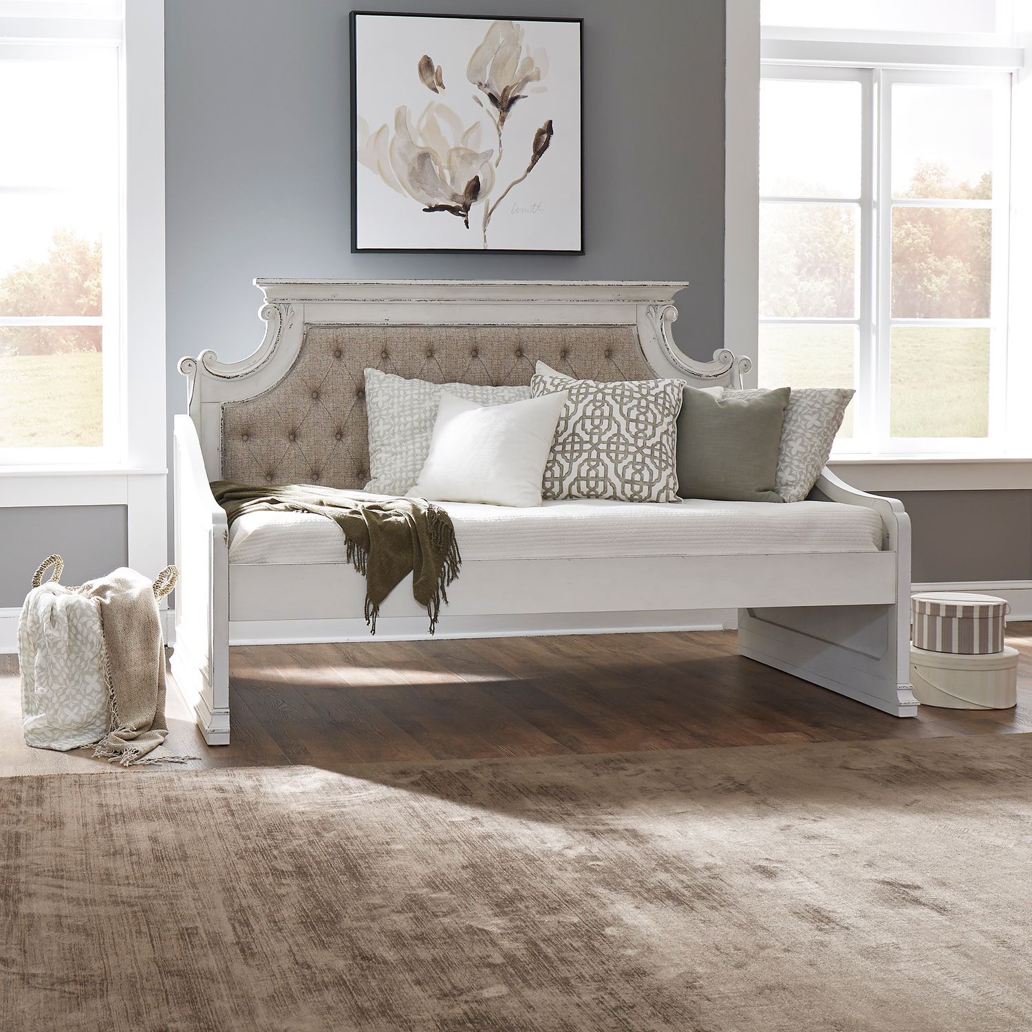 Magnolia Manor Tufted Chenille/Wood Twin Size Daybed without Trundle