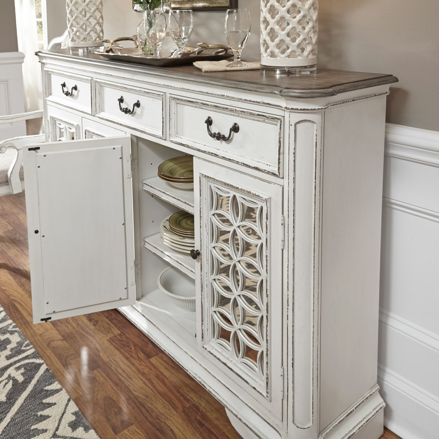 Magnolia Manor 90" Extendable Dining Set