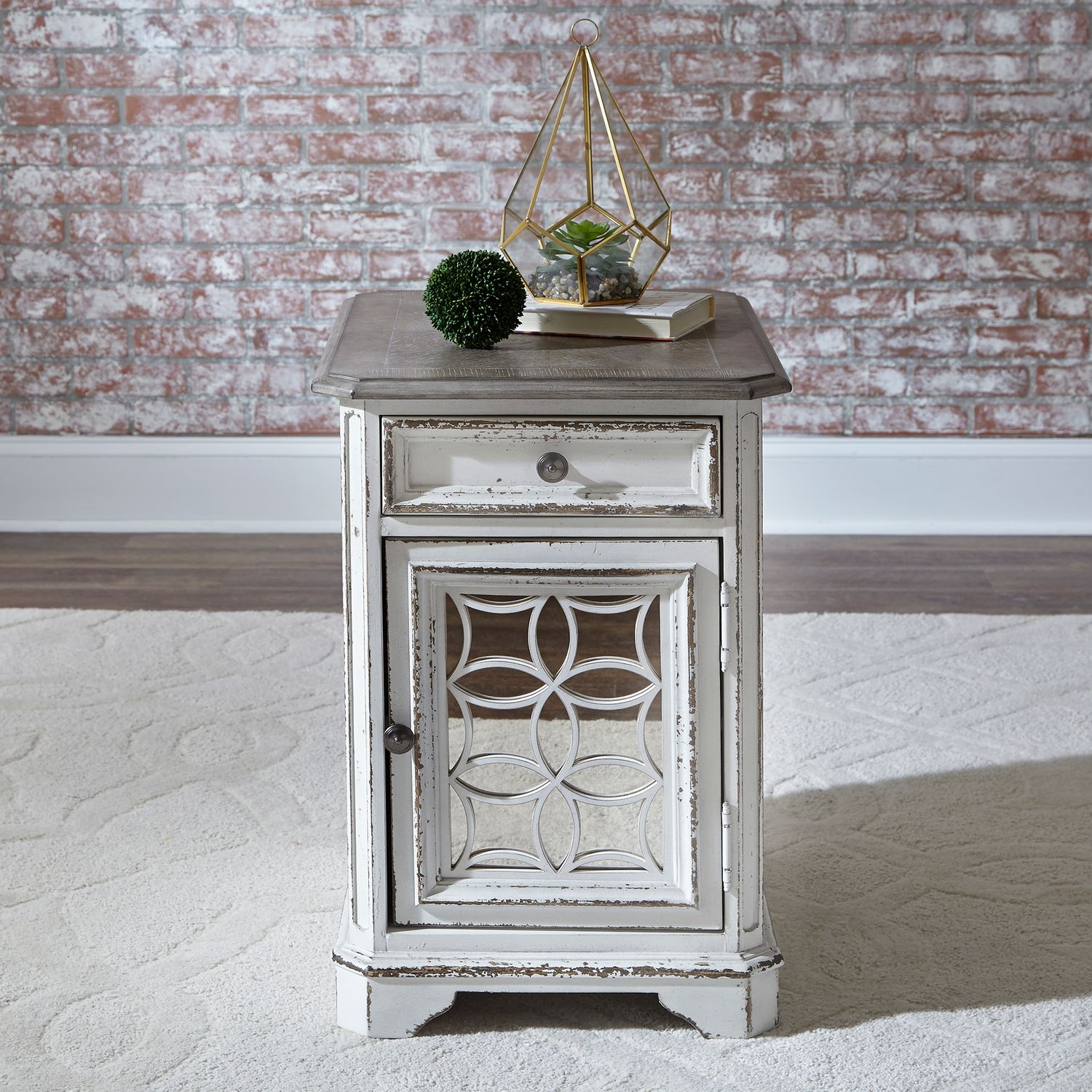 Magnolia Manor Round Cocktail Table Set | Antique White