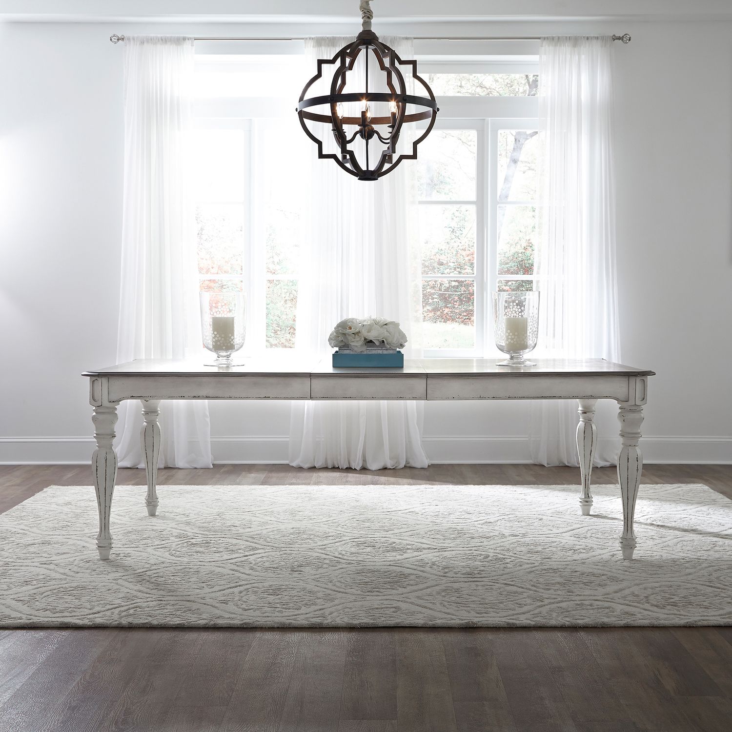 Magnolia Manor 90" Extendable Dining Set