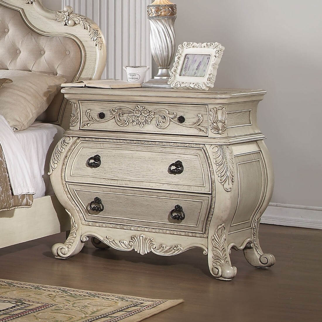 Ragenardus Nightstand
