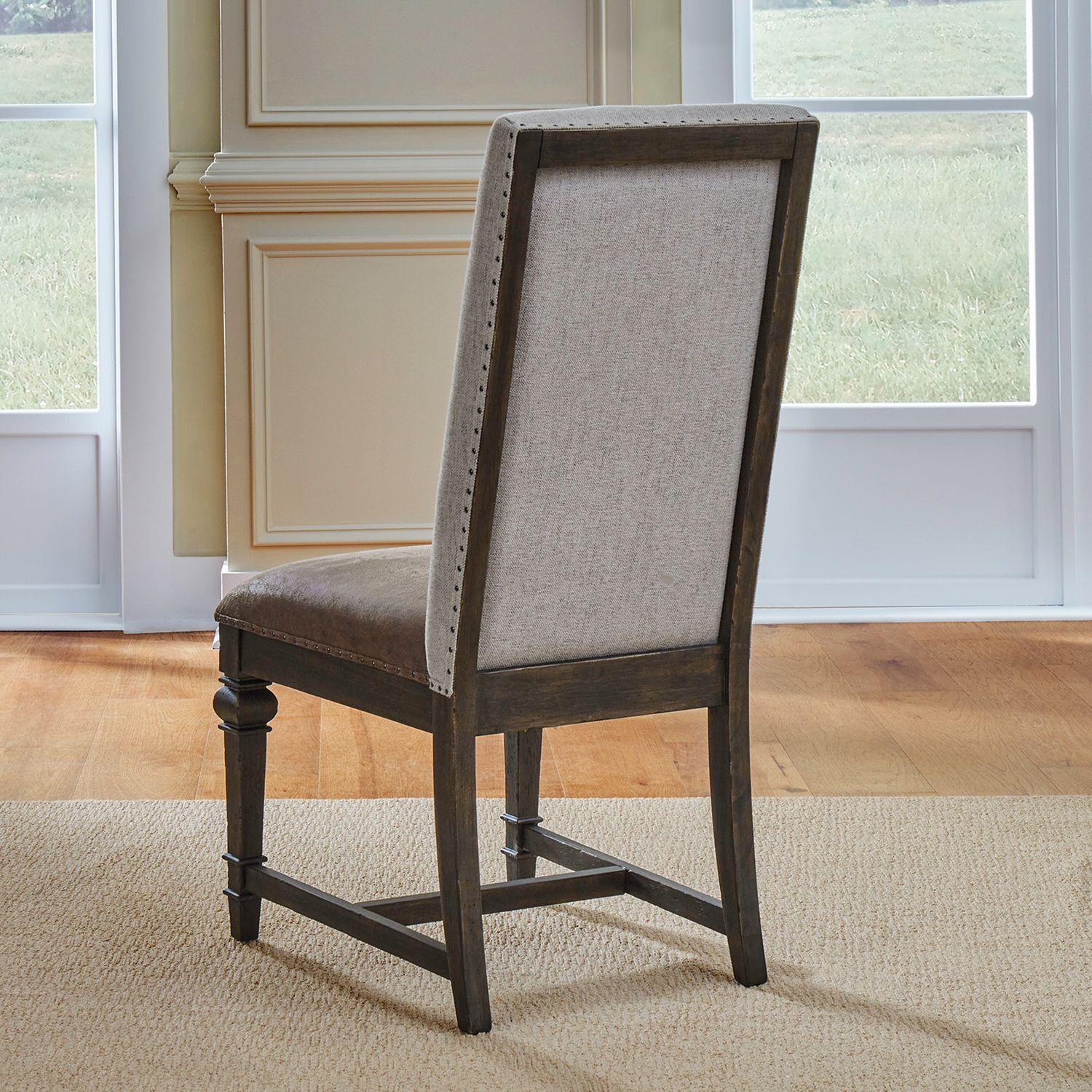 Paradise Valley Round Wood Extendable Dining Set | Saddle Brown