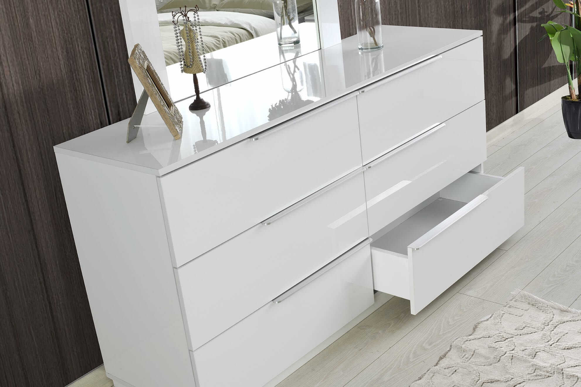 Warsaw Glossy Dresser