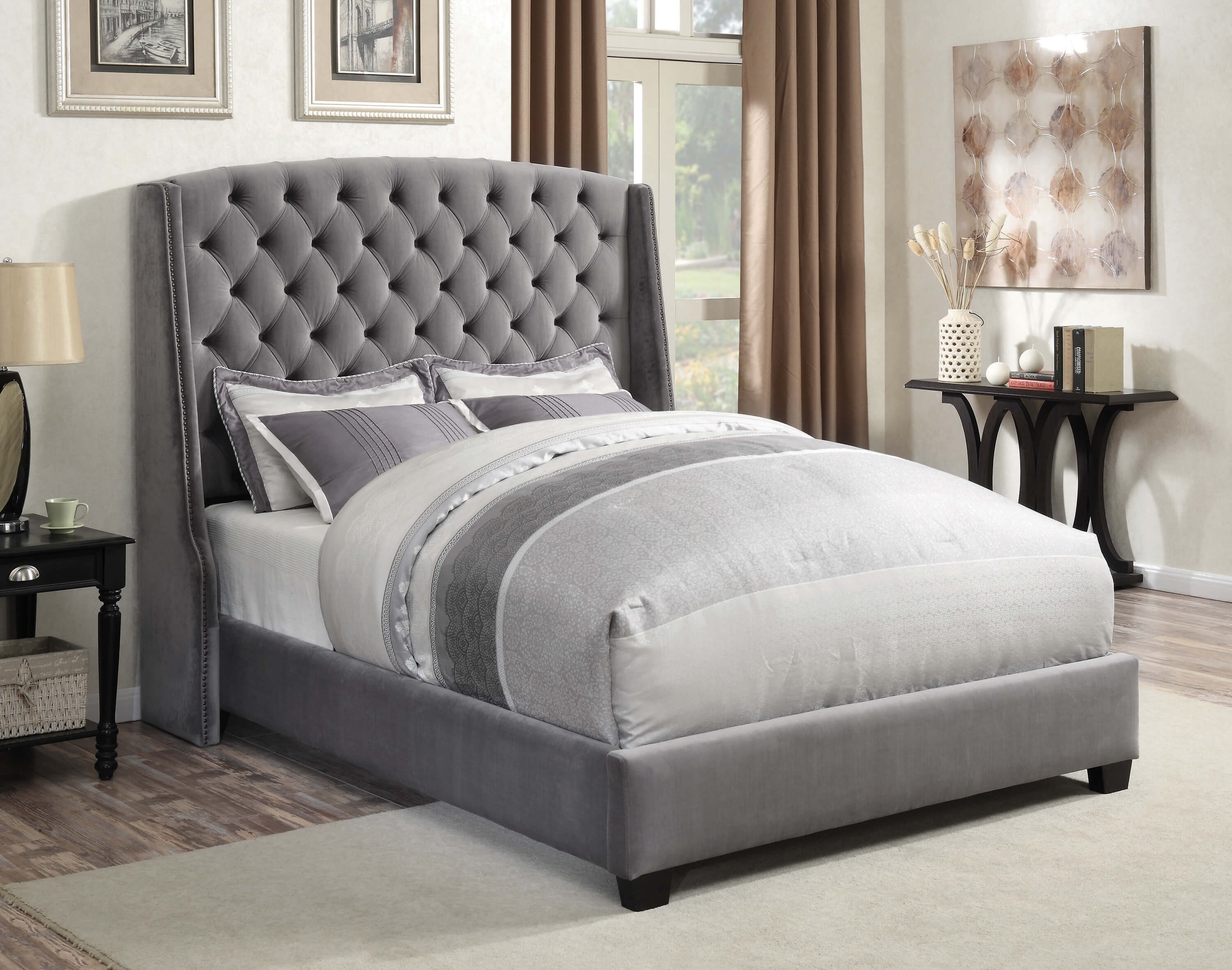 Pissarro Velvet Tufted Upholstered Bed, Queen Size