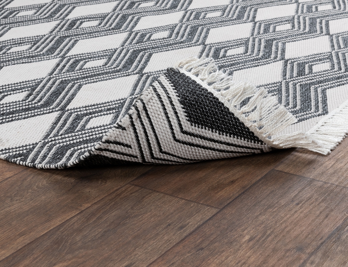 Banning Indoor/Outdoor Handwoven Rug
