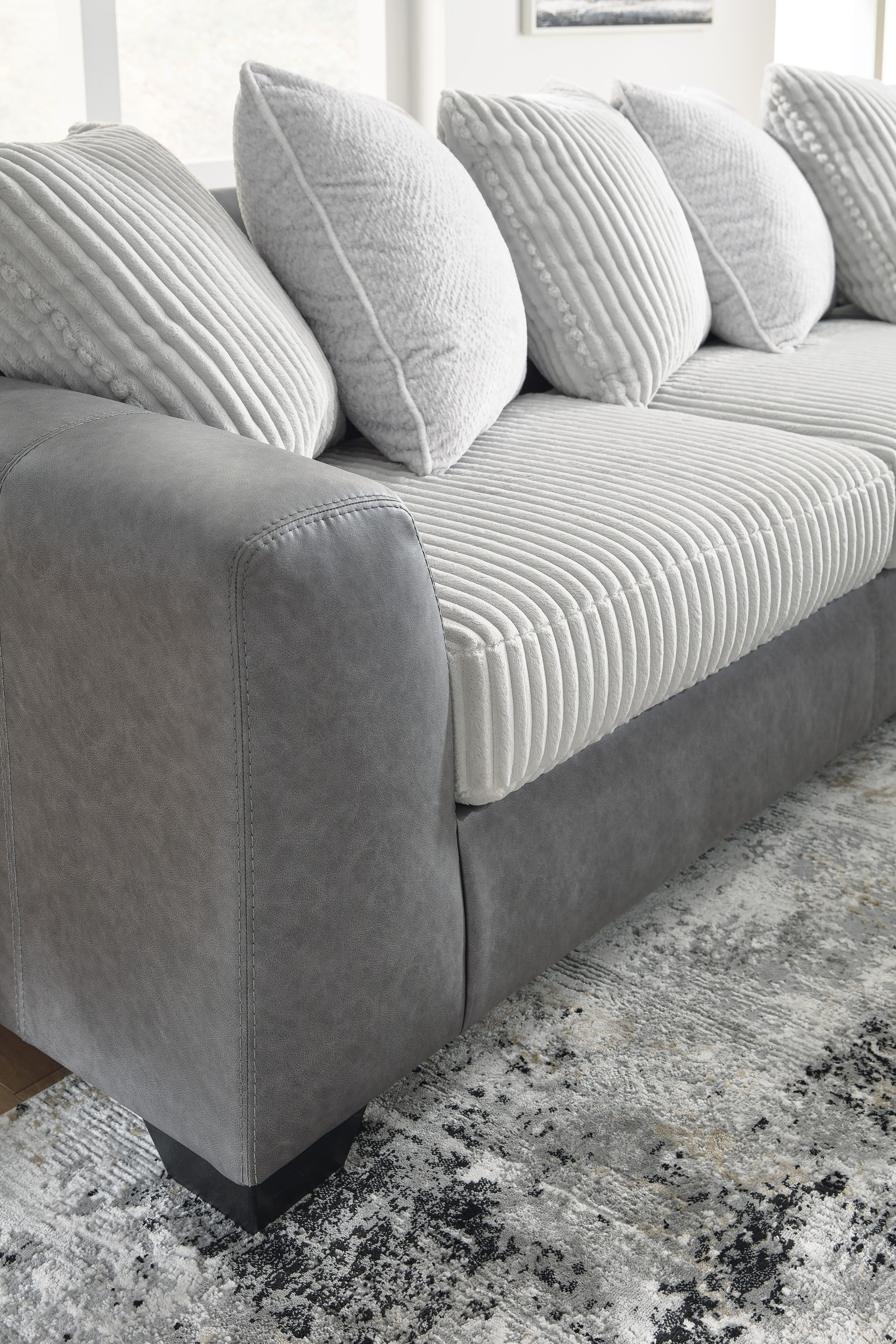 Benchcraft Living Room Clairette Court 2-Piece Sectional with Chaise