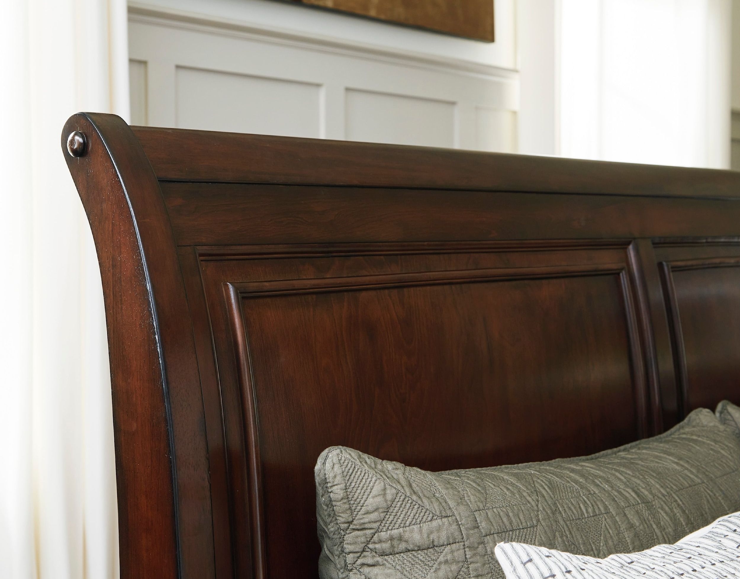 Ashley SM Brookbauer Wood Veneer King Size Sleigh Bed