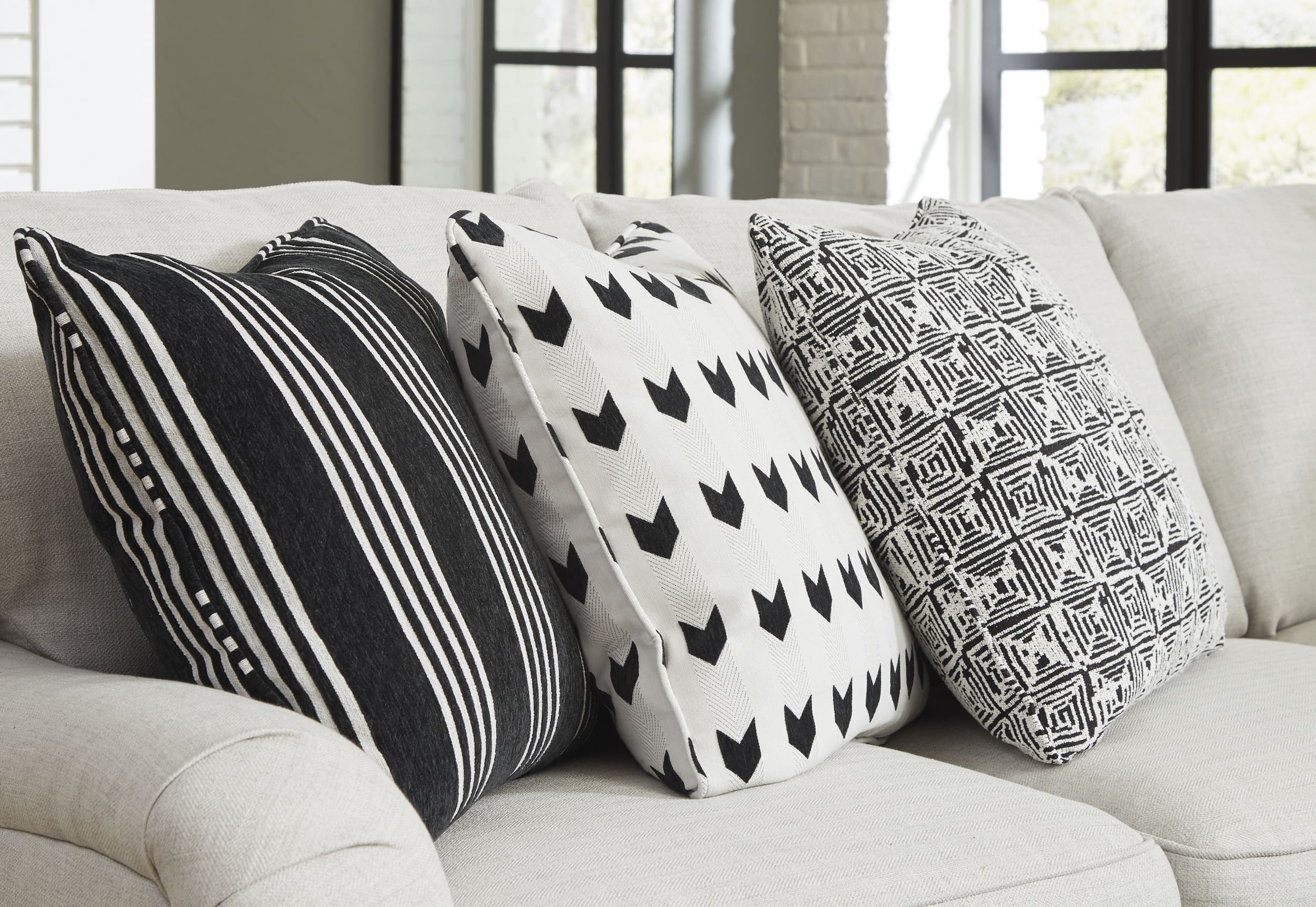 Huntsworth 2-Piece Polyester L-Shaped Sectional Sofa w/Right Arm Chaise Facing