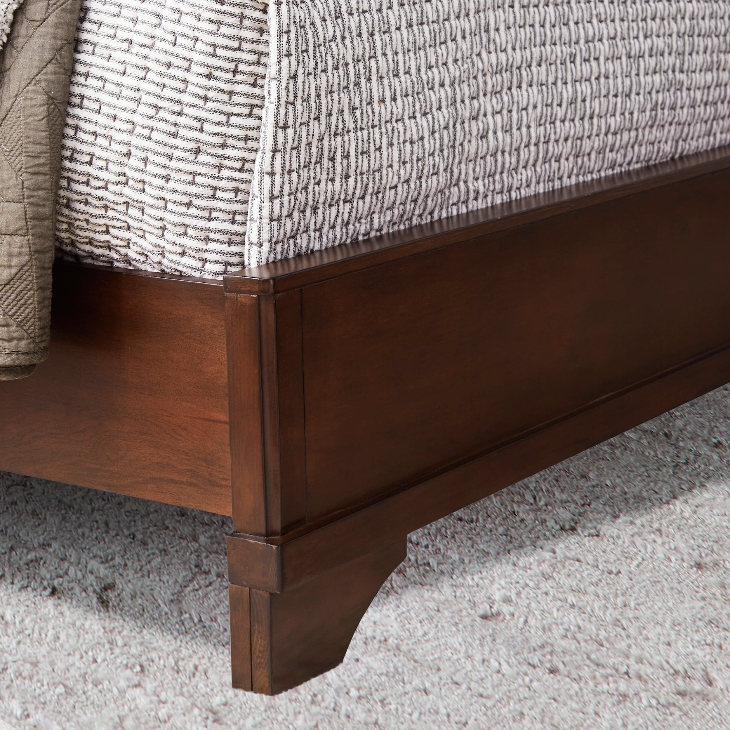 Ashley SM Brookbauer Wood Veneer Sleigh Bedroom Set