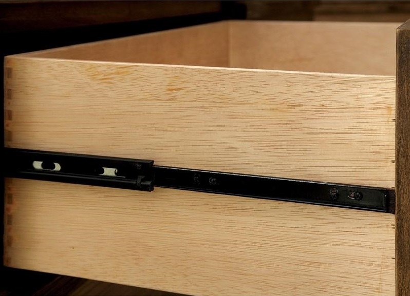 Coimbra Wood Nightstand w/3 Drawers