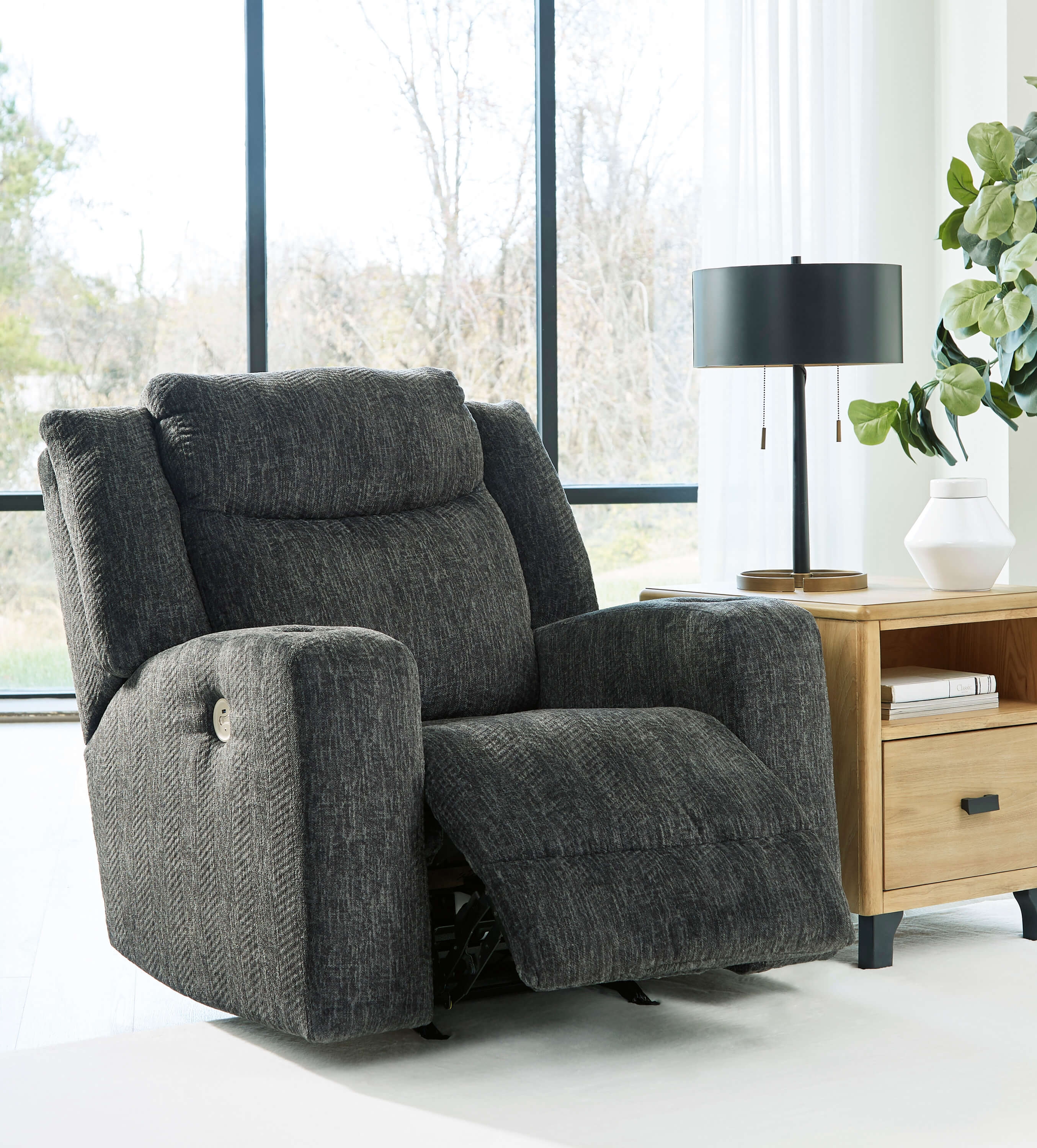 Martinglenn Polyester Dual power reclining chair