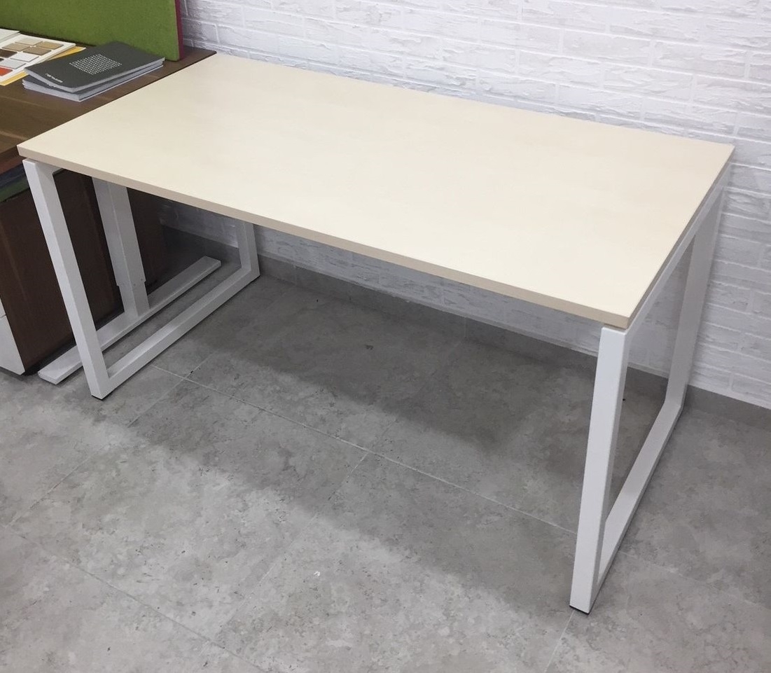 Nova O 62.9" Straight Office Desk w/Metal Frame