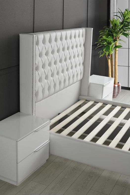 Classic SM Tufted Platform Bed