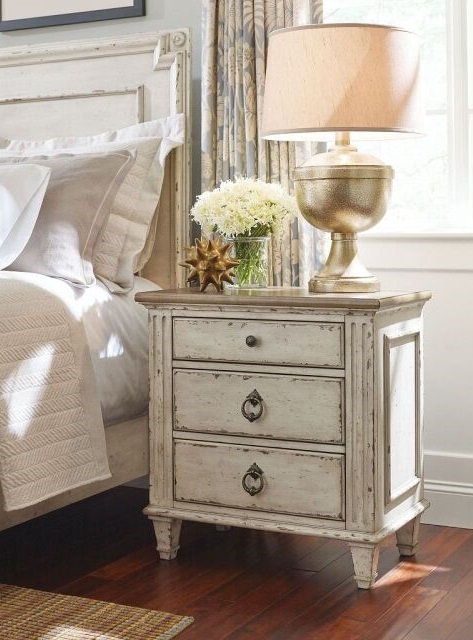 Southbury Wood Nightstand w/3 Drawers