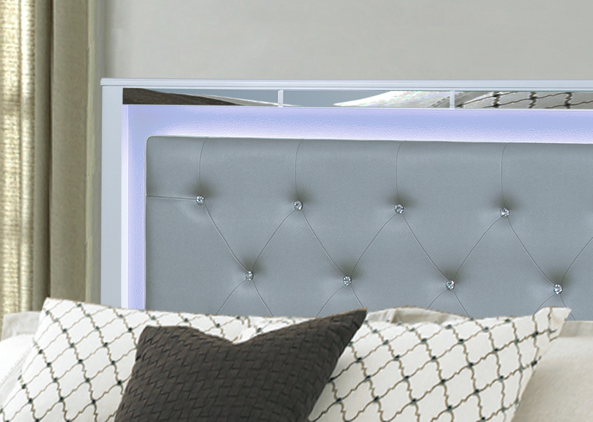 SM 5189 Upholstery/Wood Panel Bedroom Set w/LED