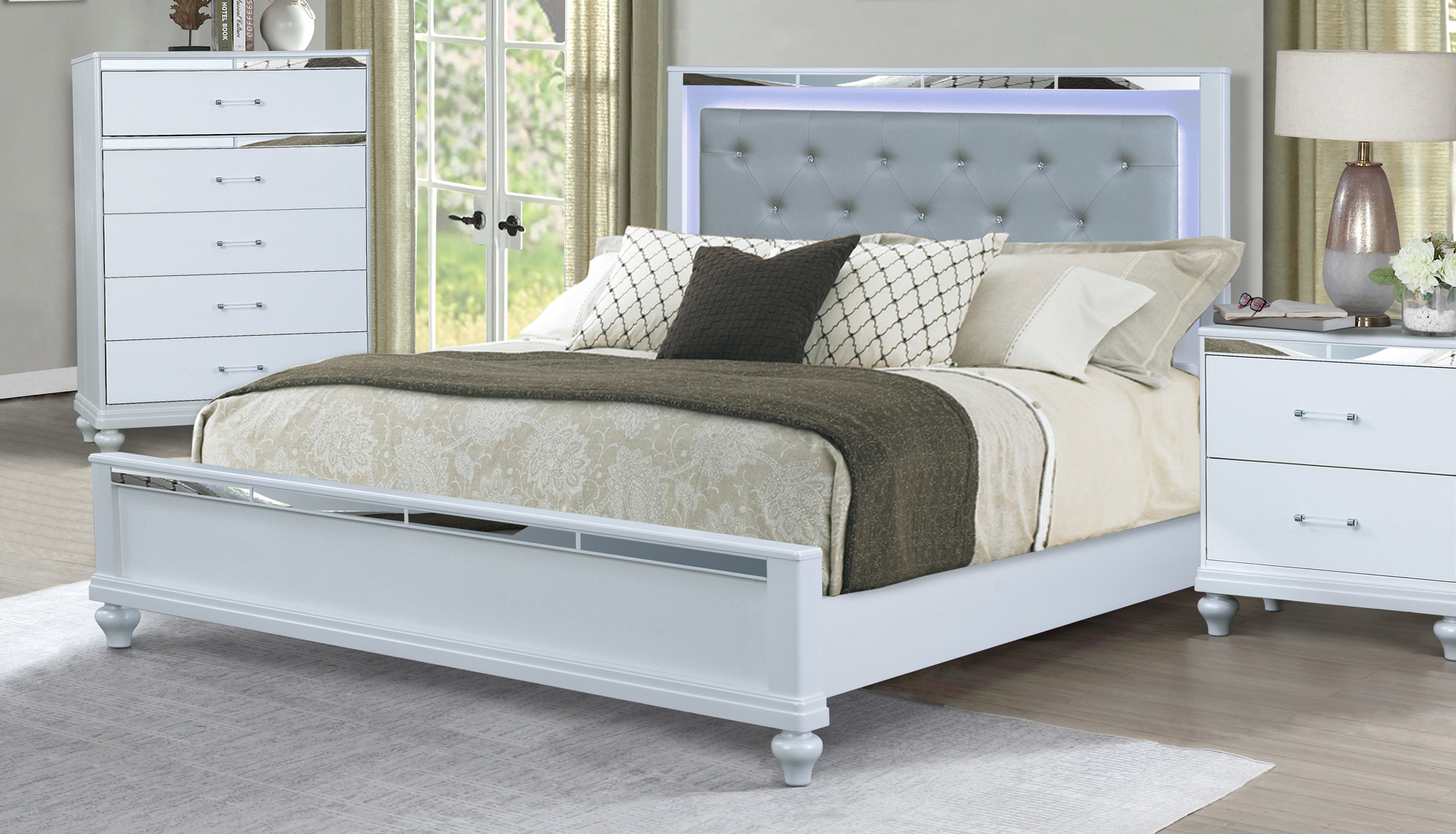 SM 5189 Upholstery/Wood Panel Bedroom Set w/LED