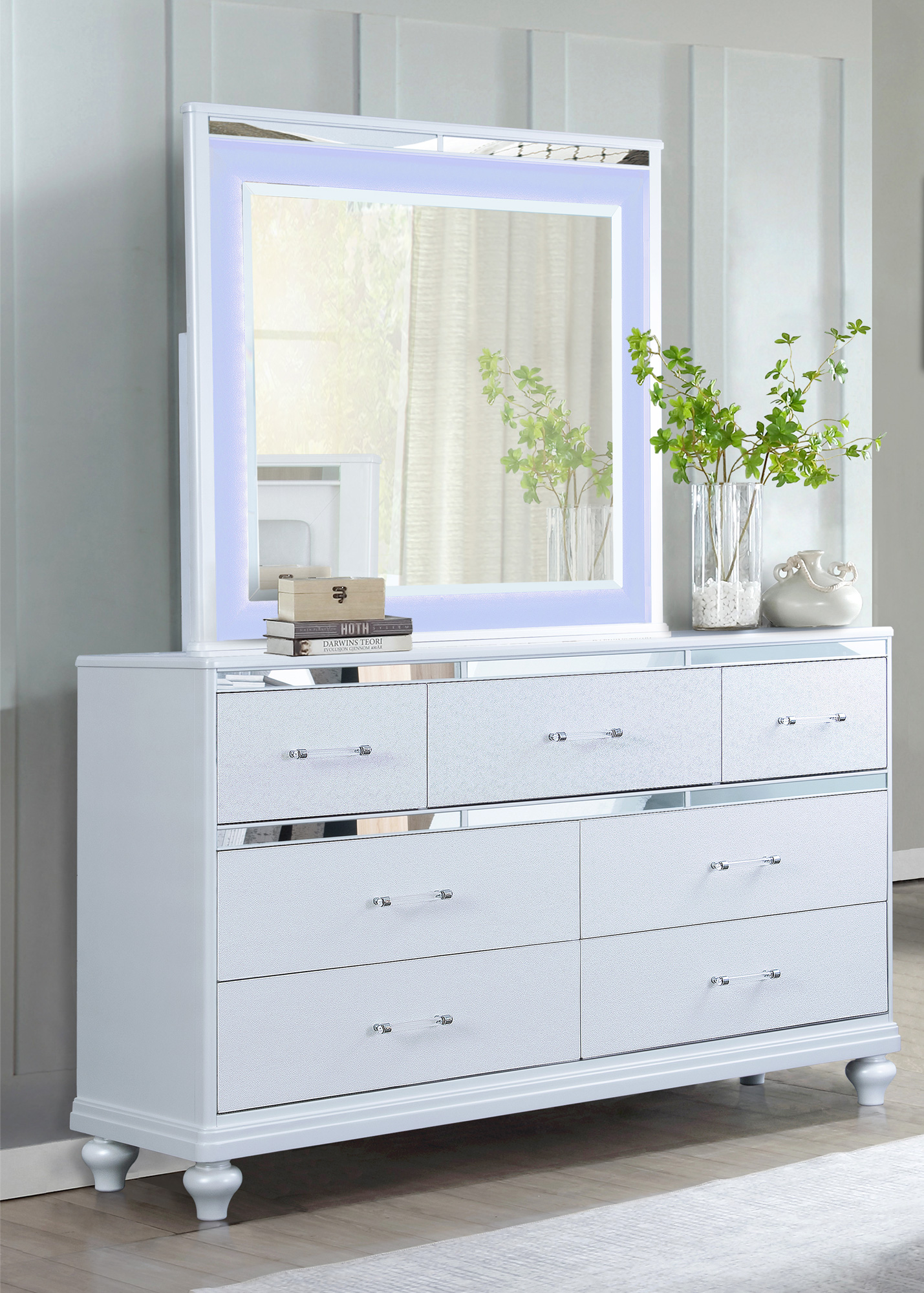SM 5189 Wood Dresser w/7 Drawers