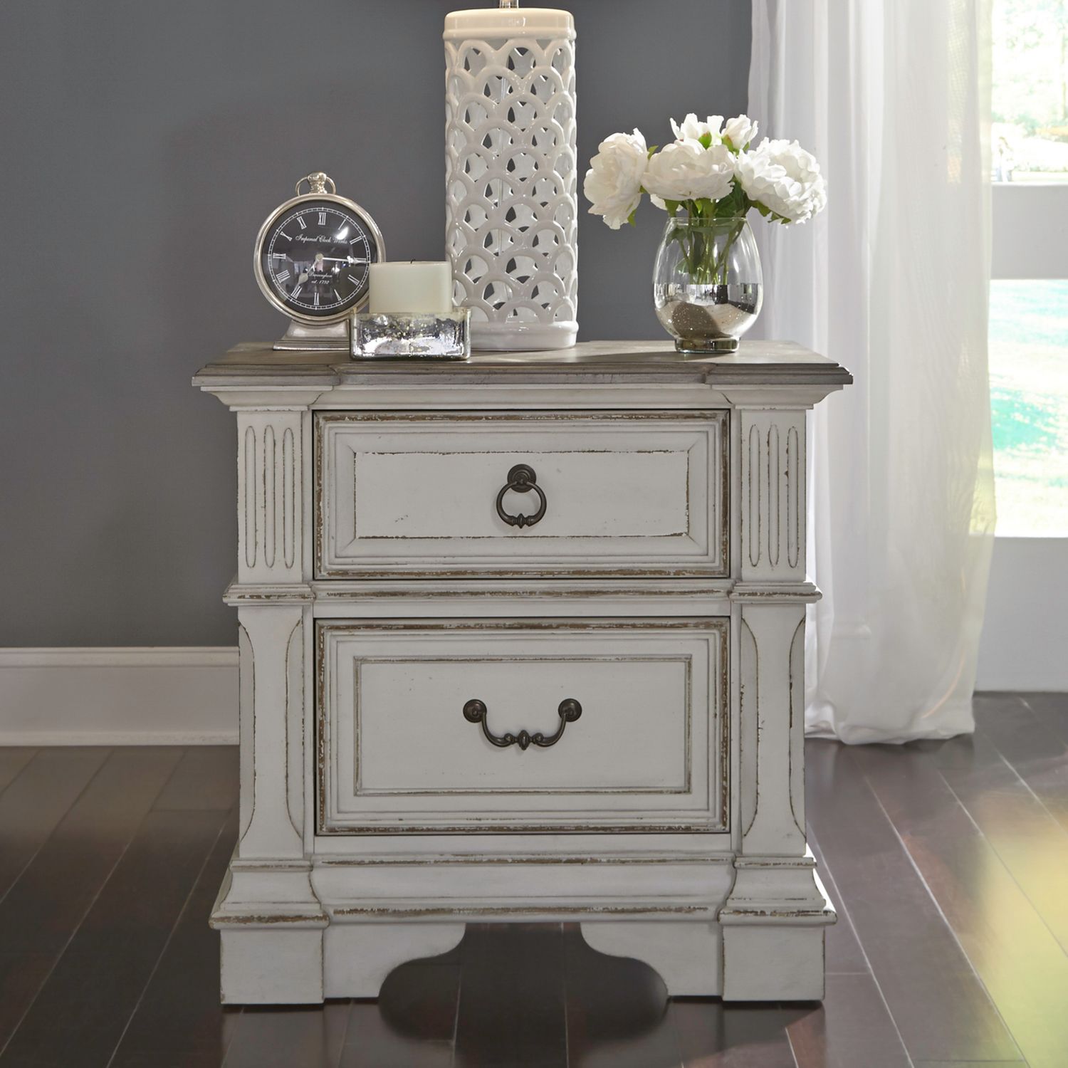 Abbey Park Tufted Chenille Sleigh Bedroom Set Antique White