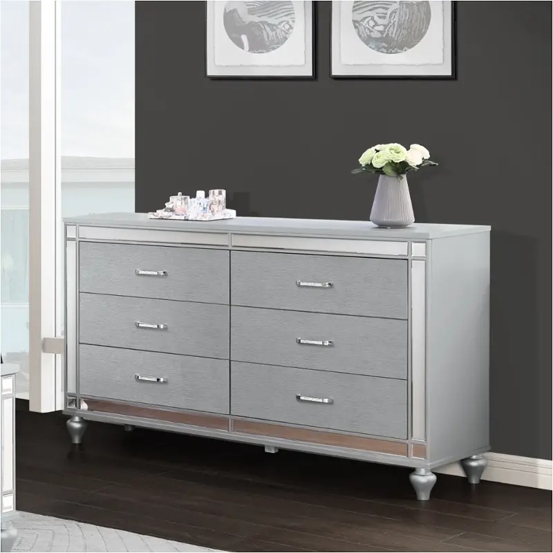 Lavish - 4-Piece Modern Style Queen Bedroom Set