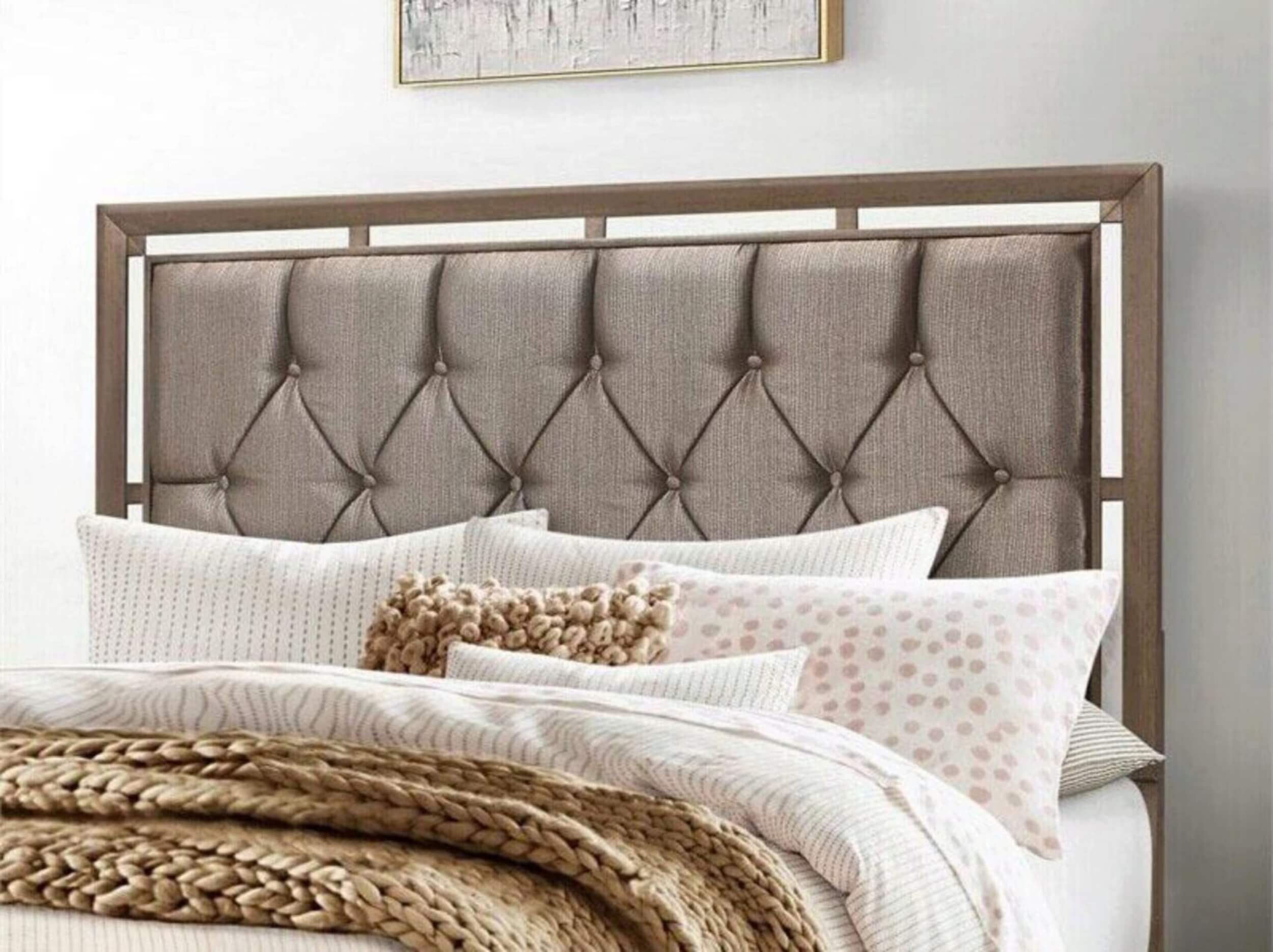 Ivy Tufted Fabric Bed