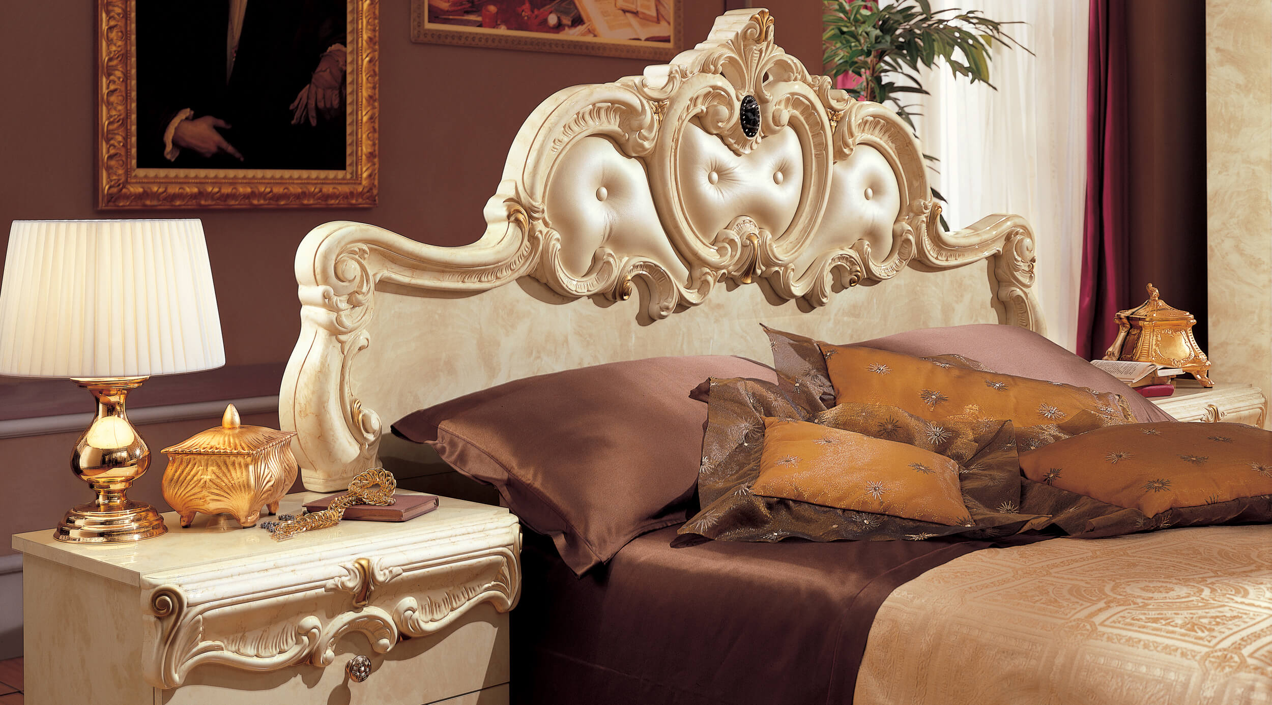 Barocco Leather Panel Bed