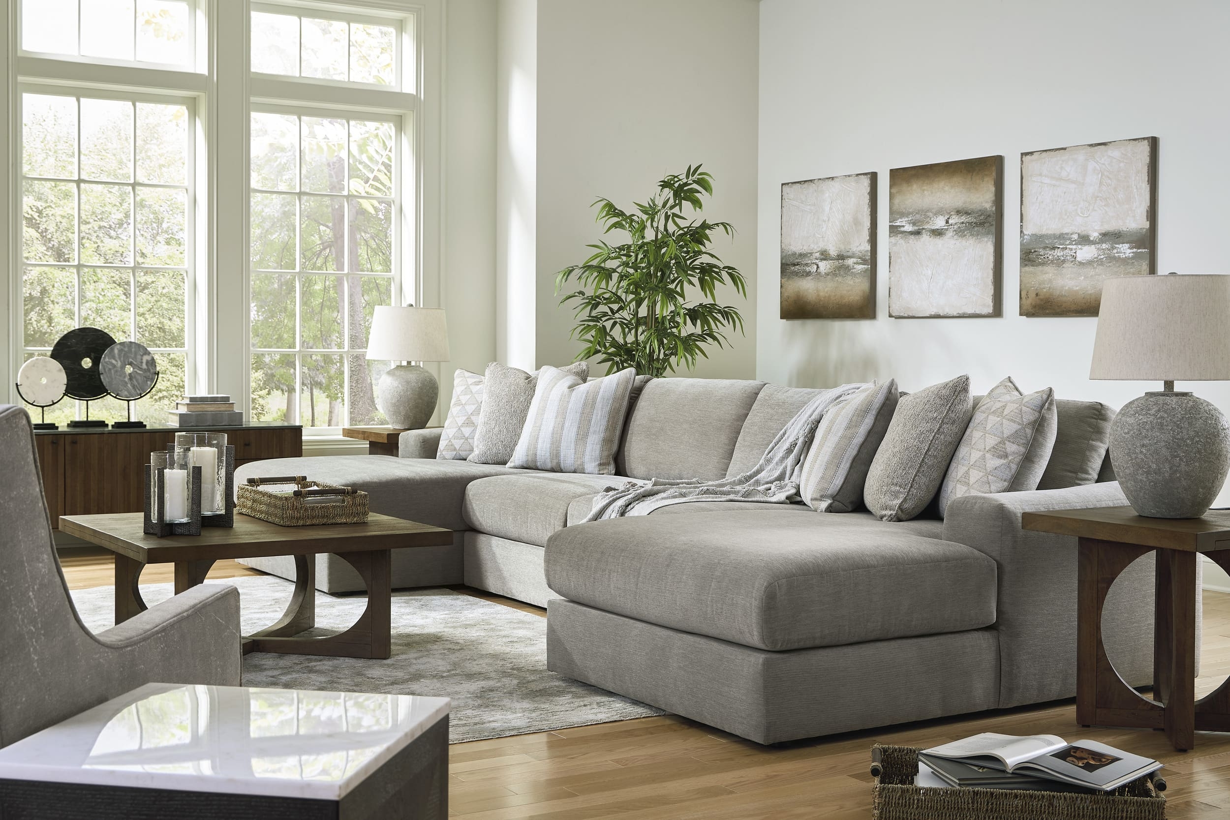 Ashley Avaliyah U-Shaped Sofa with Chaise And Center Table