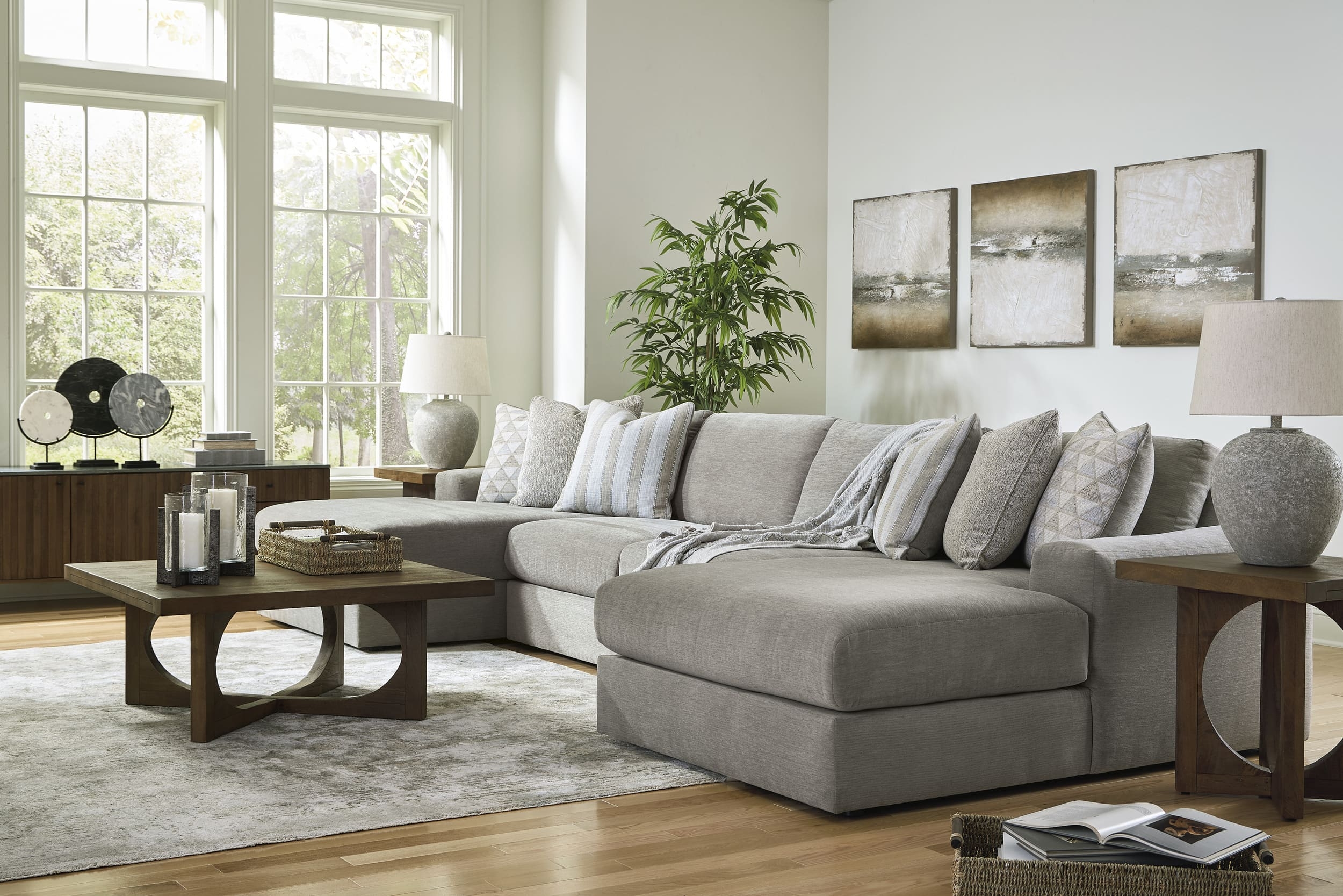 Avaliyah 4-Piece U-Shaped Sofa with Chaise And Center Table
