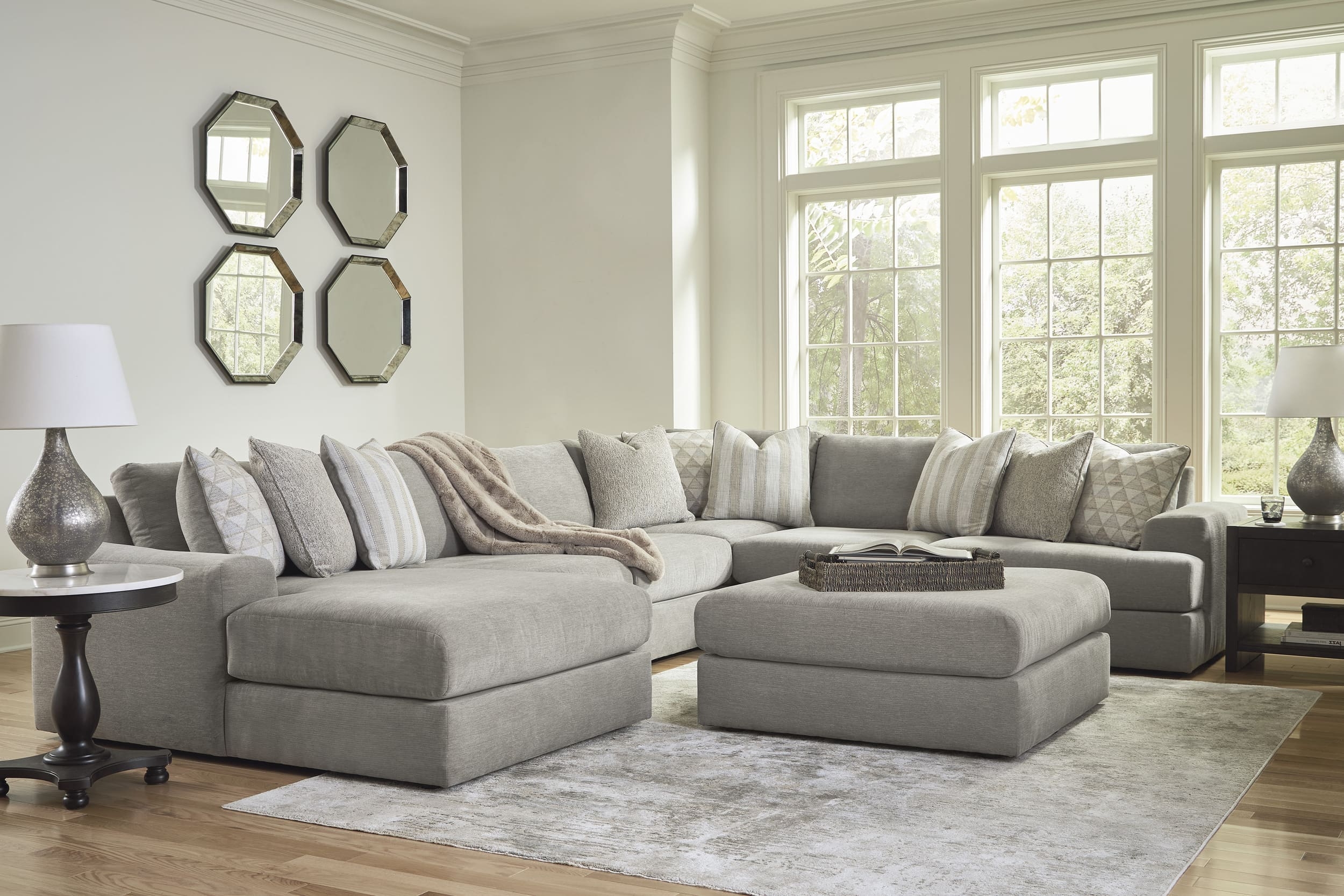 Avaliyah 6-Piece U-Shaped Sectional Sofa Chaise And ottoman