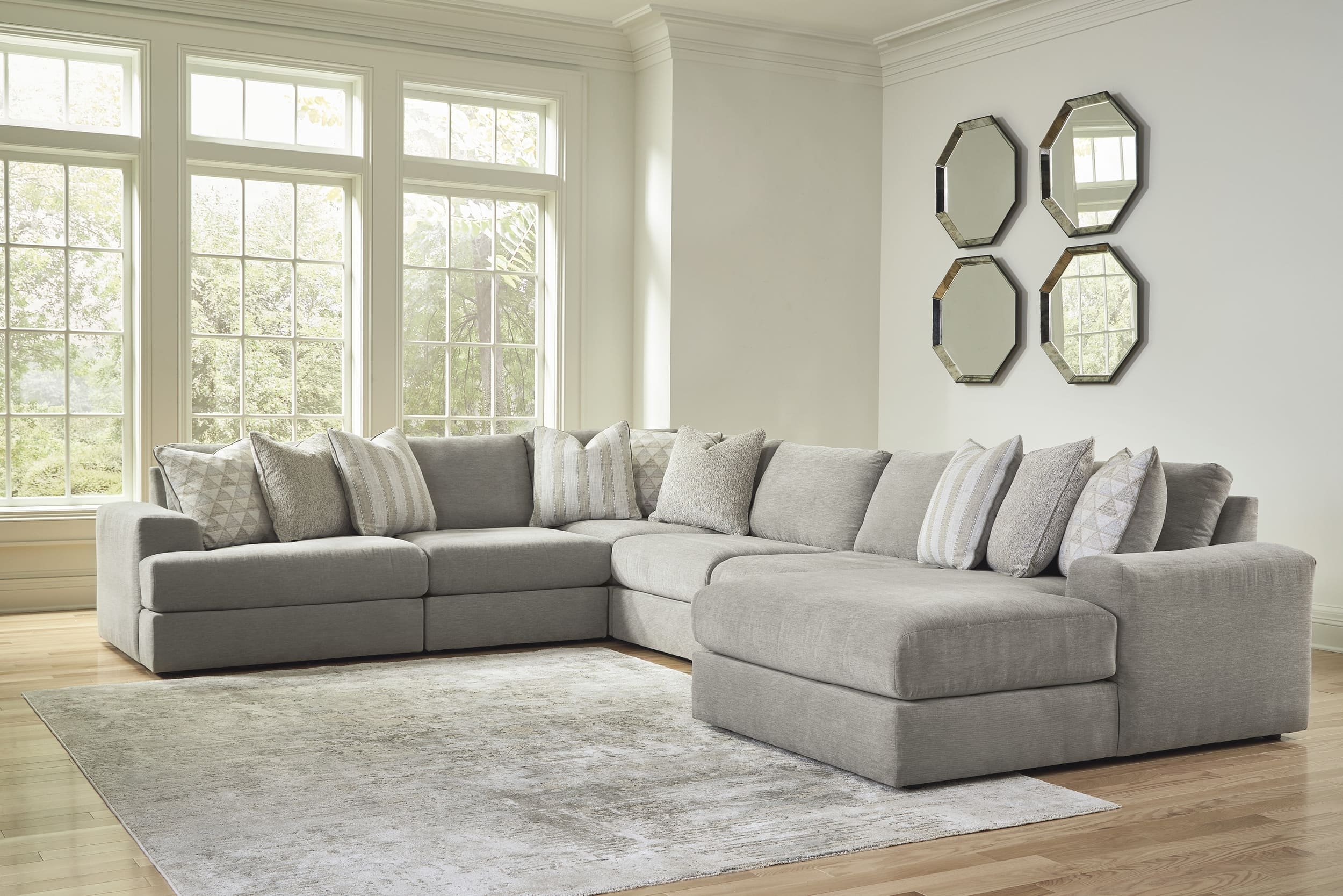 Ashley Avaliyah U-Shaped Modular Right-Arm Sectional Sofa