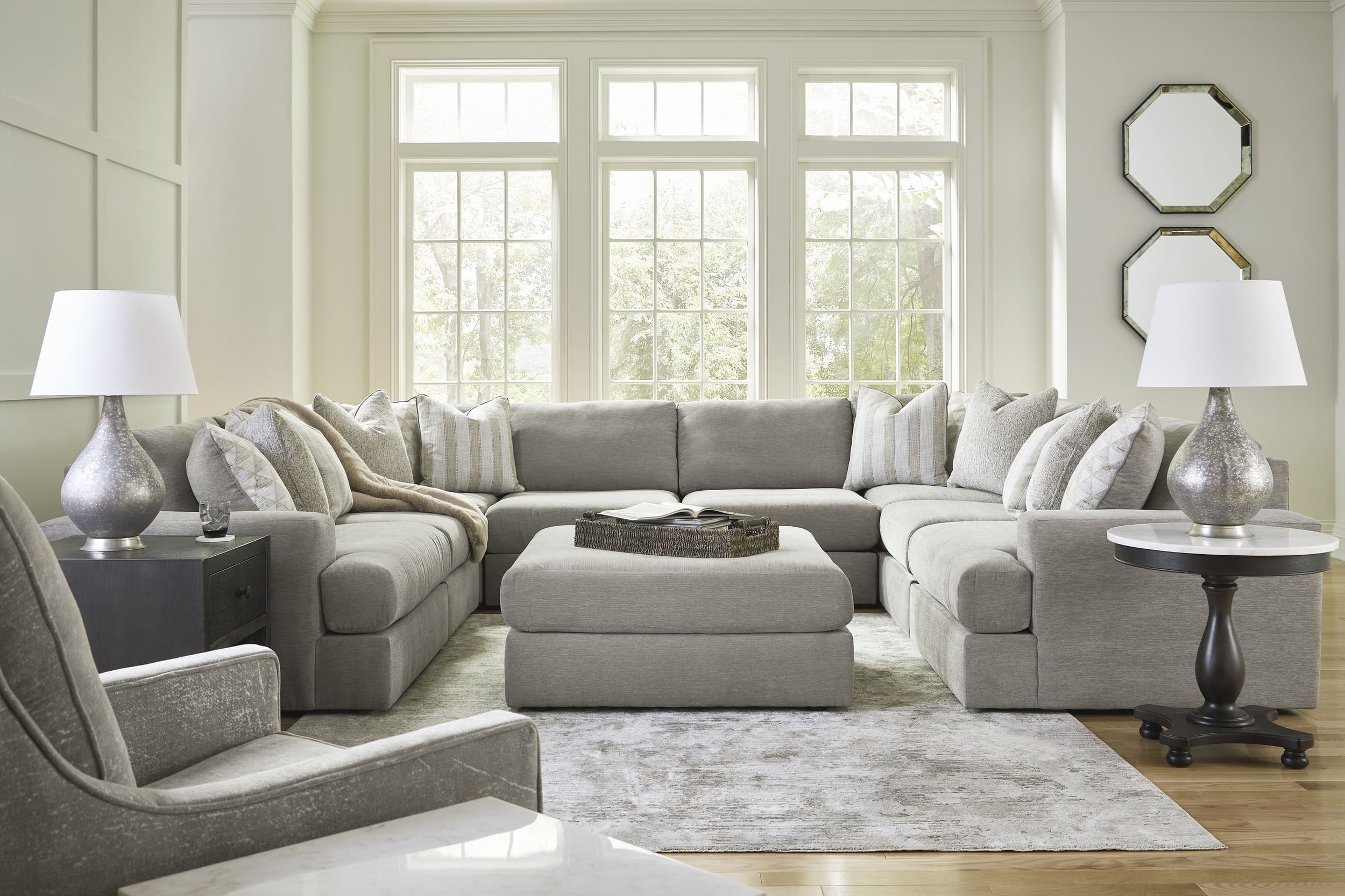 Avaliyah 8-Piece Polyester U-Shaped Modular Sectional Sofa