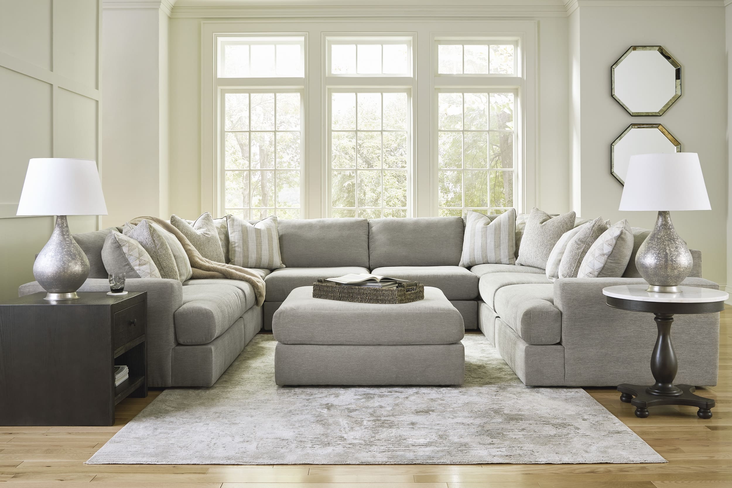 Avaliyah 8-Piece Polyester U-Shaped Modular Sectional Sofa