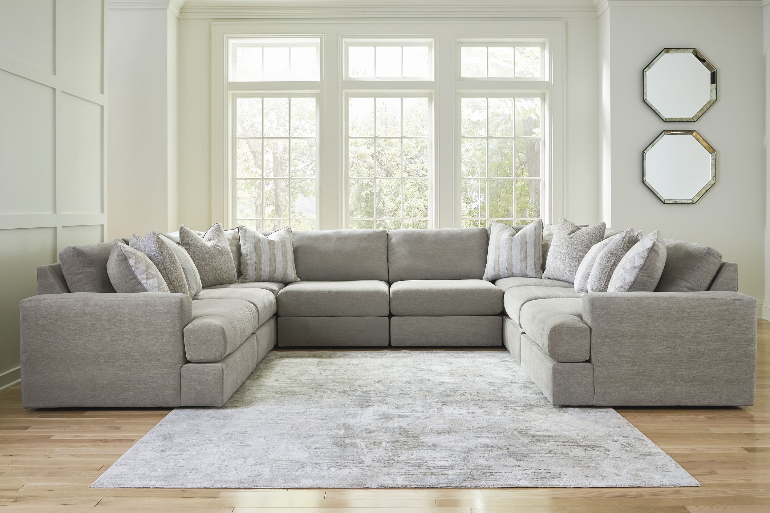 Avaliyah 8-Piece Polyester U-Shaped Modular Sectional Sofa