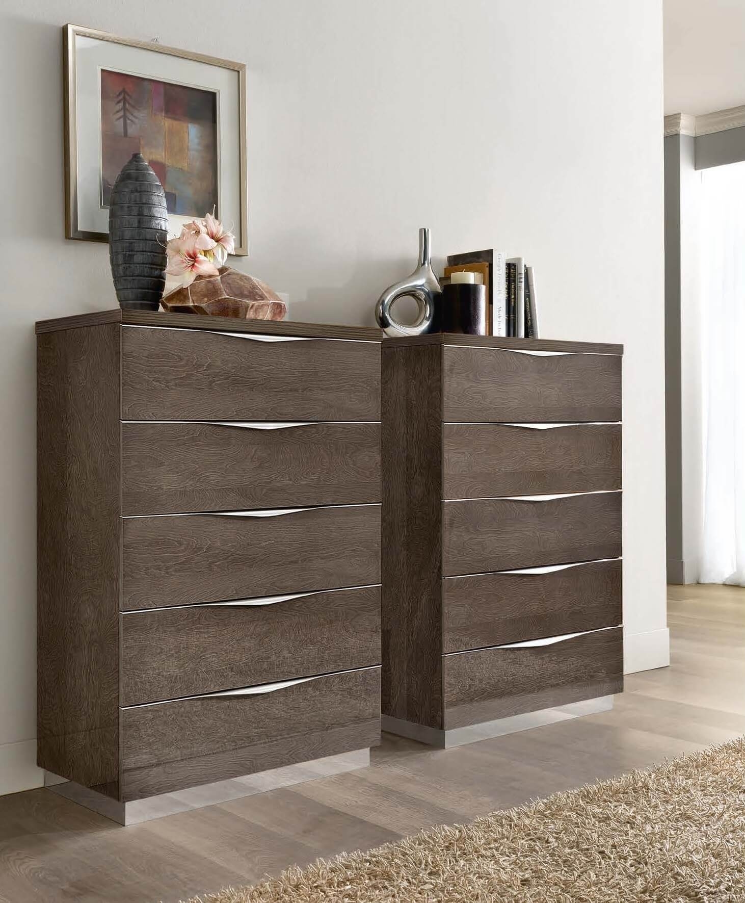 Platinum Kleo Nabuk Platform Bedroom Set w/Storage