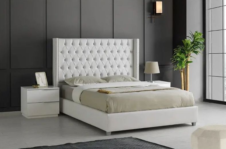 Classic SM Vinyl Tufted Platform Queen Size Bed