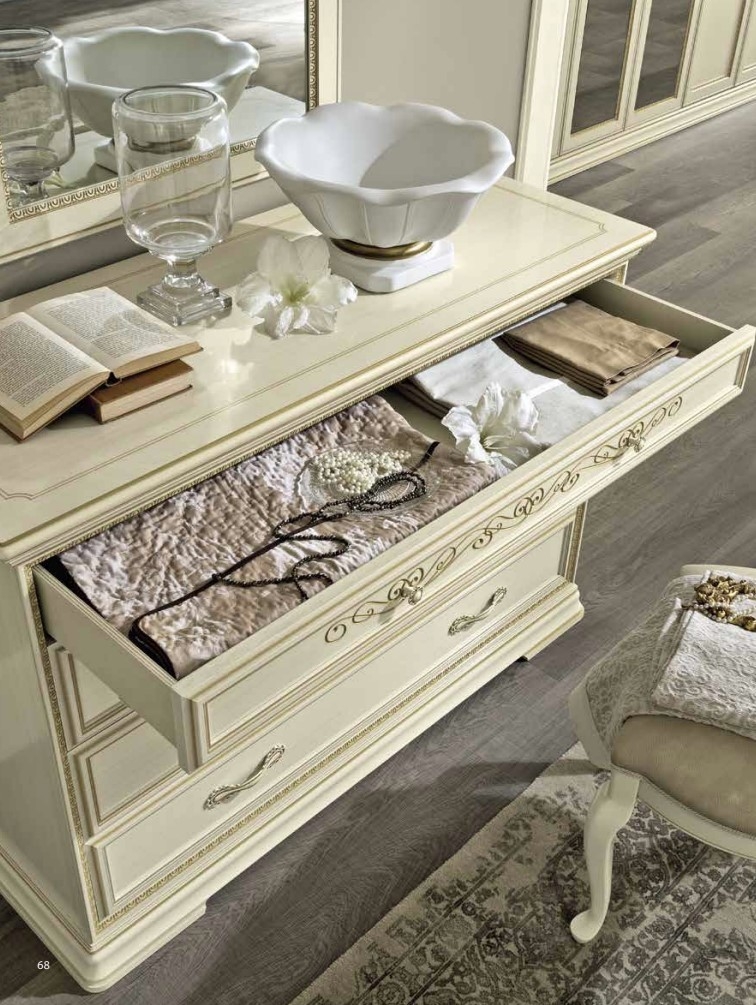 Torriani Wood Dresser w/4 Drawers