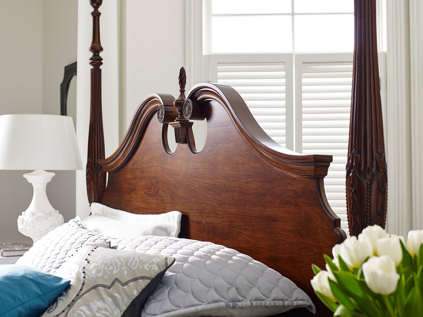 Hadleigh Rice Wood Carved Poster Bedroom Set