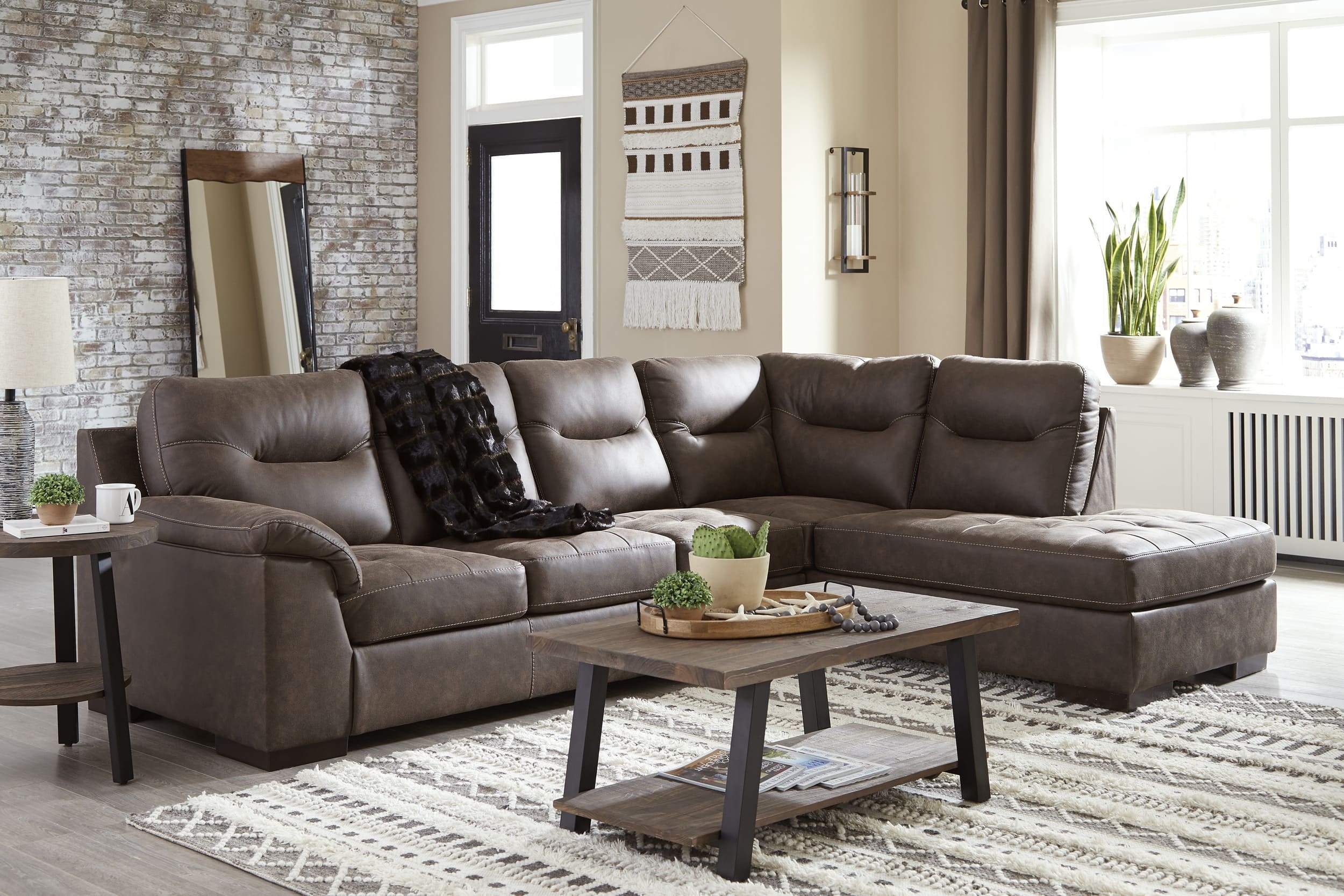 Ashley Maderla 2-Piece Sectional with Chaise