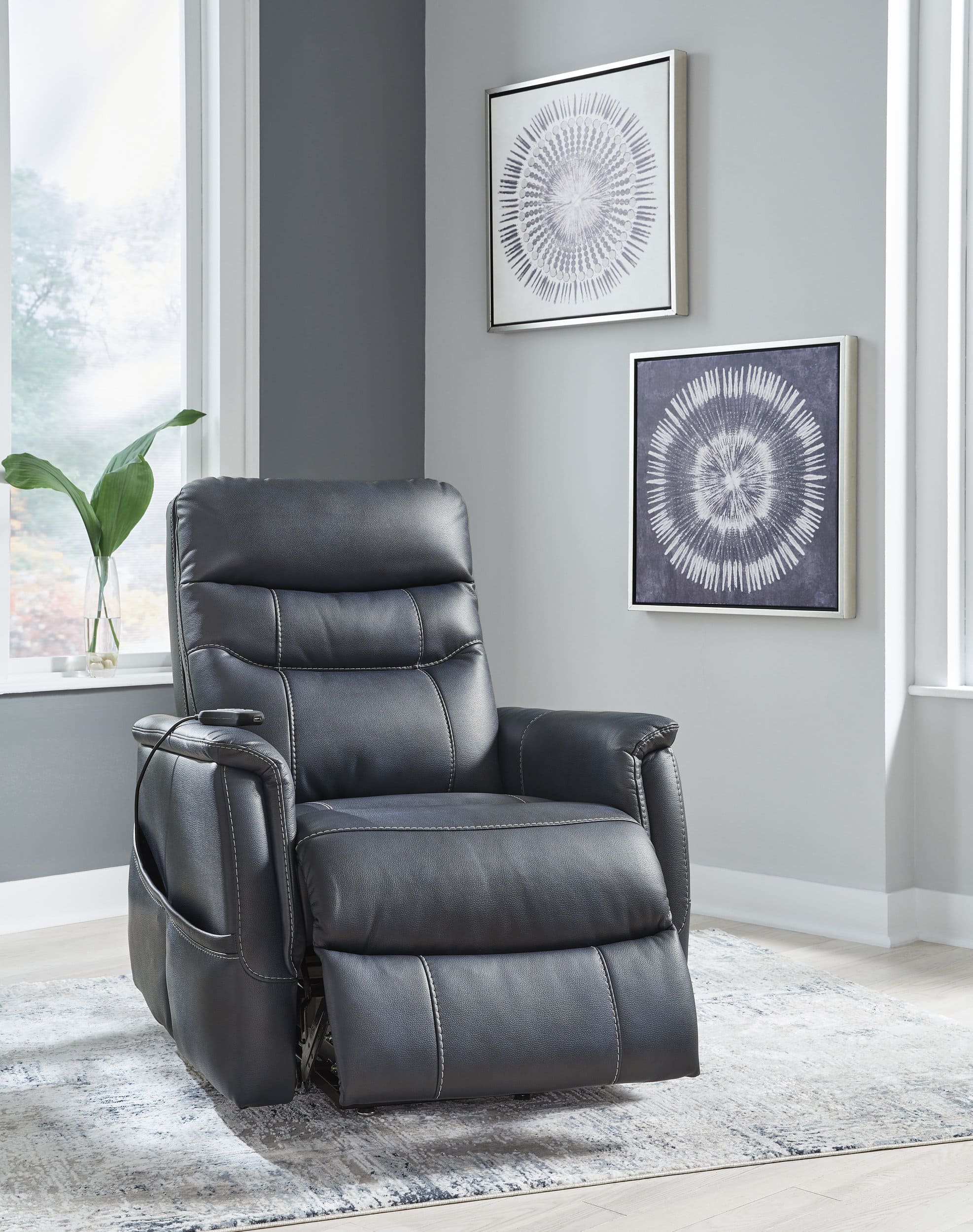 Strawbill Faux Leather Power Lift Massage Recliner