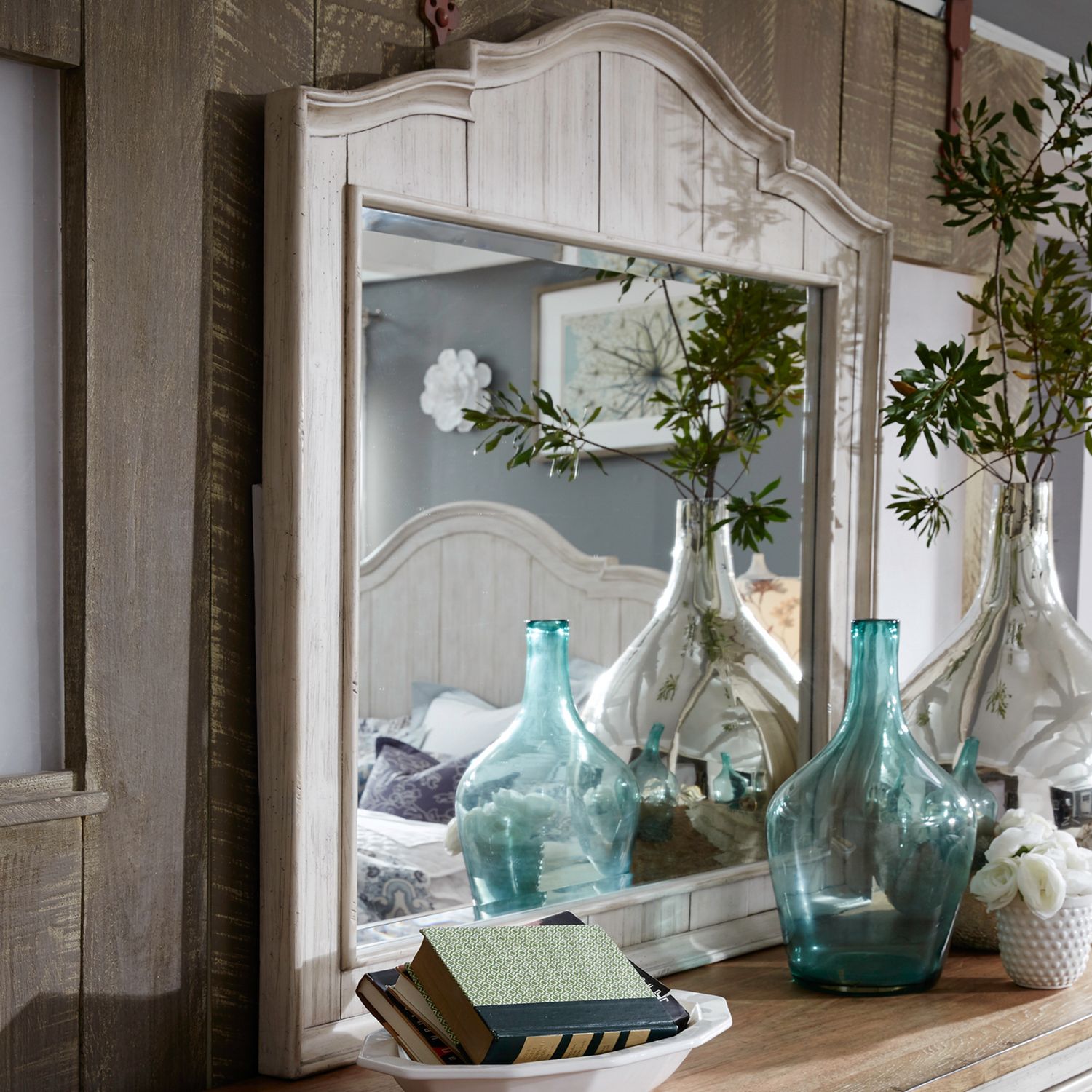 Farmhouse Reimagined Wood Poster Bedroom Set