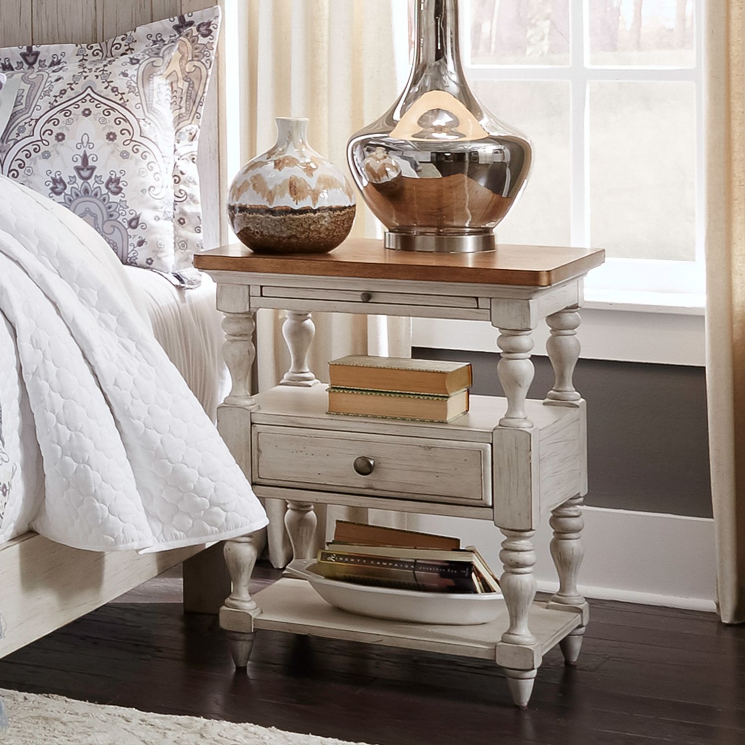 Farmhouse Reimagined Wood Poster Bedroom Set