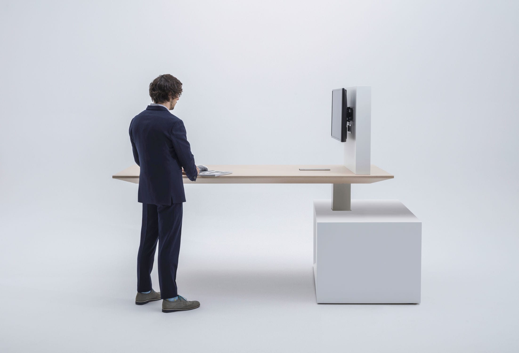 Gravity Rectangular Electric Height Adjustable Multimedia Station