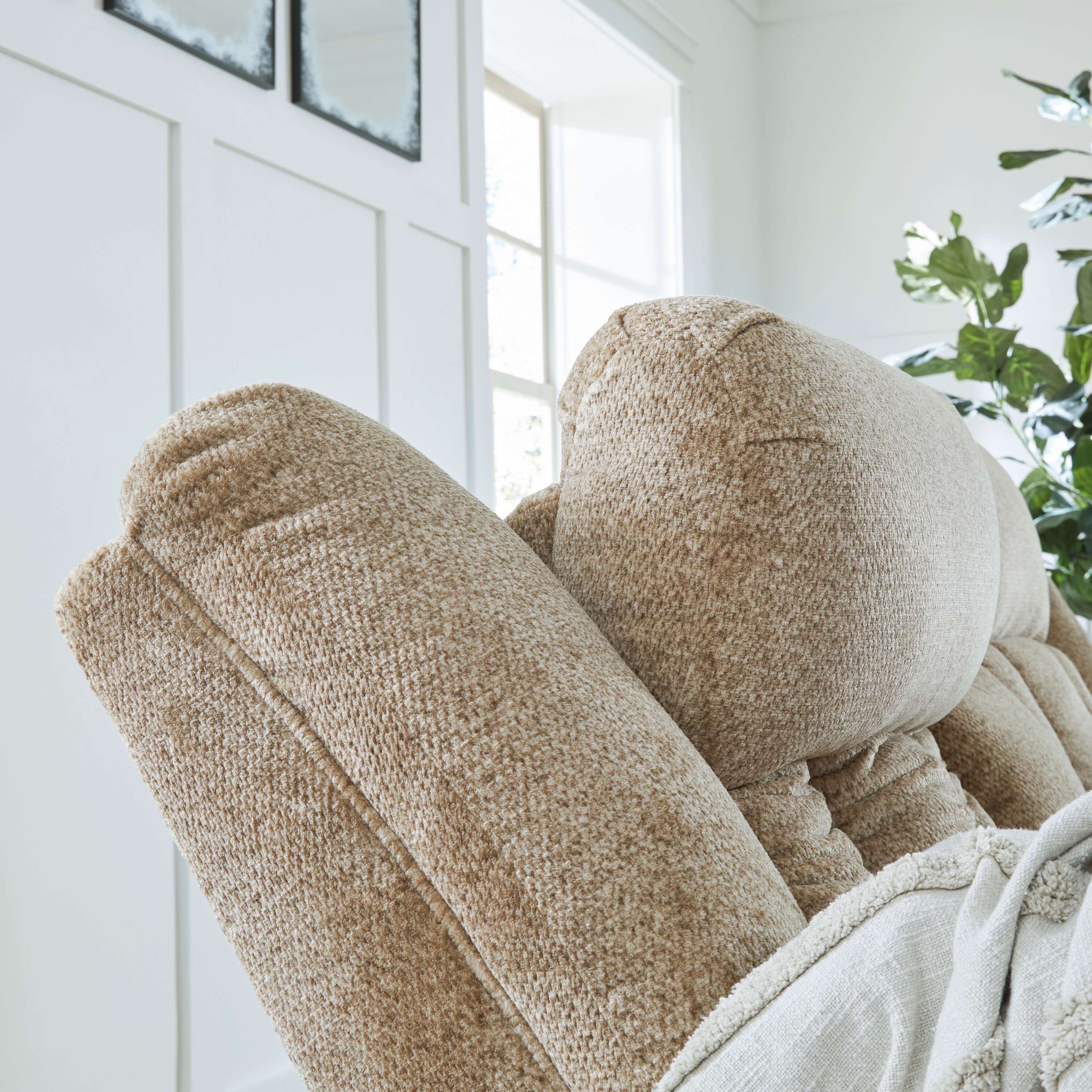 Tip-Off Polyester Power Reclining Loveseat