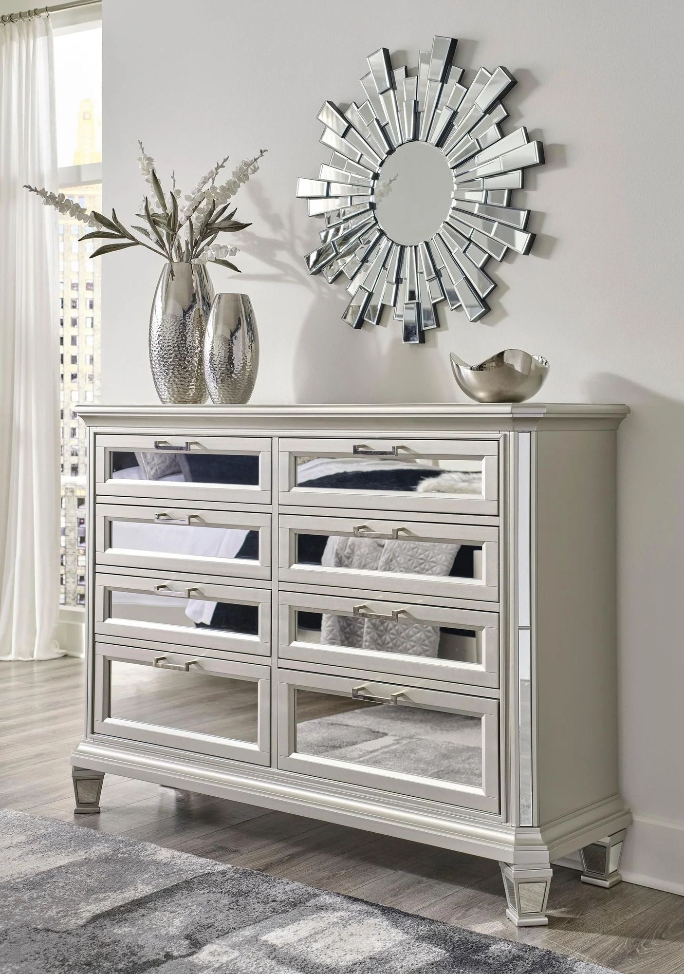 Ashley SM Lindenfield 8-Drawer Wood Veneer Dresser