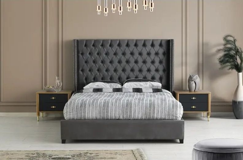Classic SM Fabric Tufted Platform Queen Size Bed