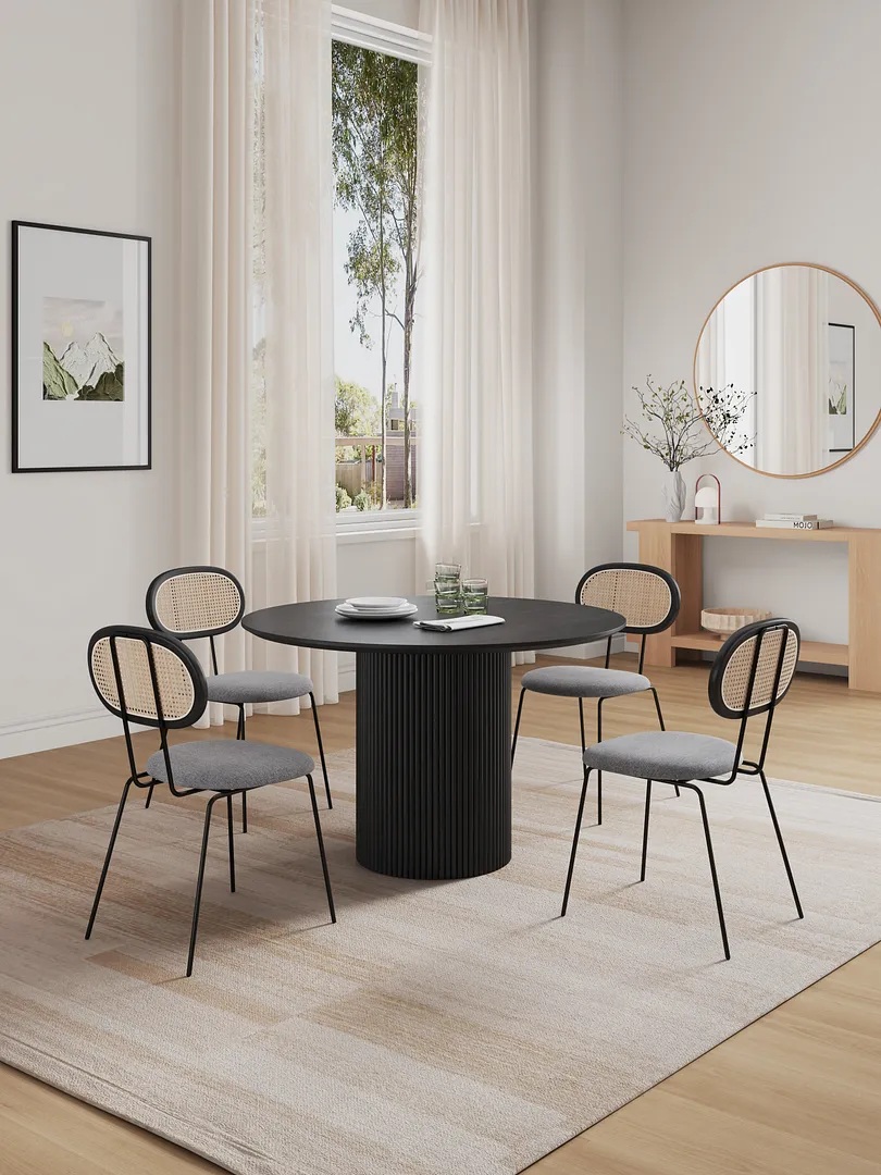 Hathaway 47.24-inch Solid Wood Round Dining Room Set w/Jardin Chairs